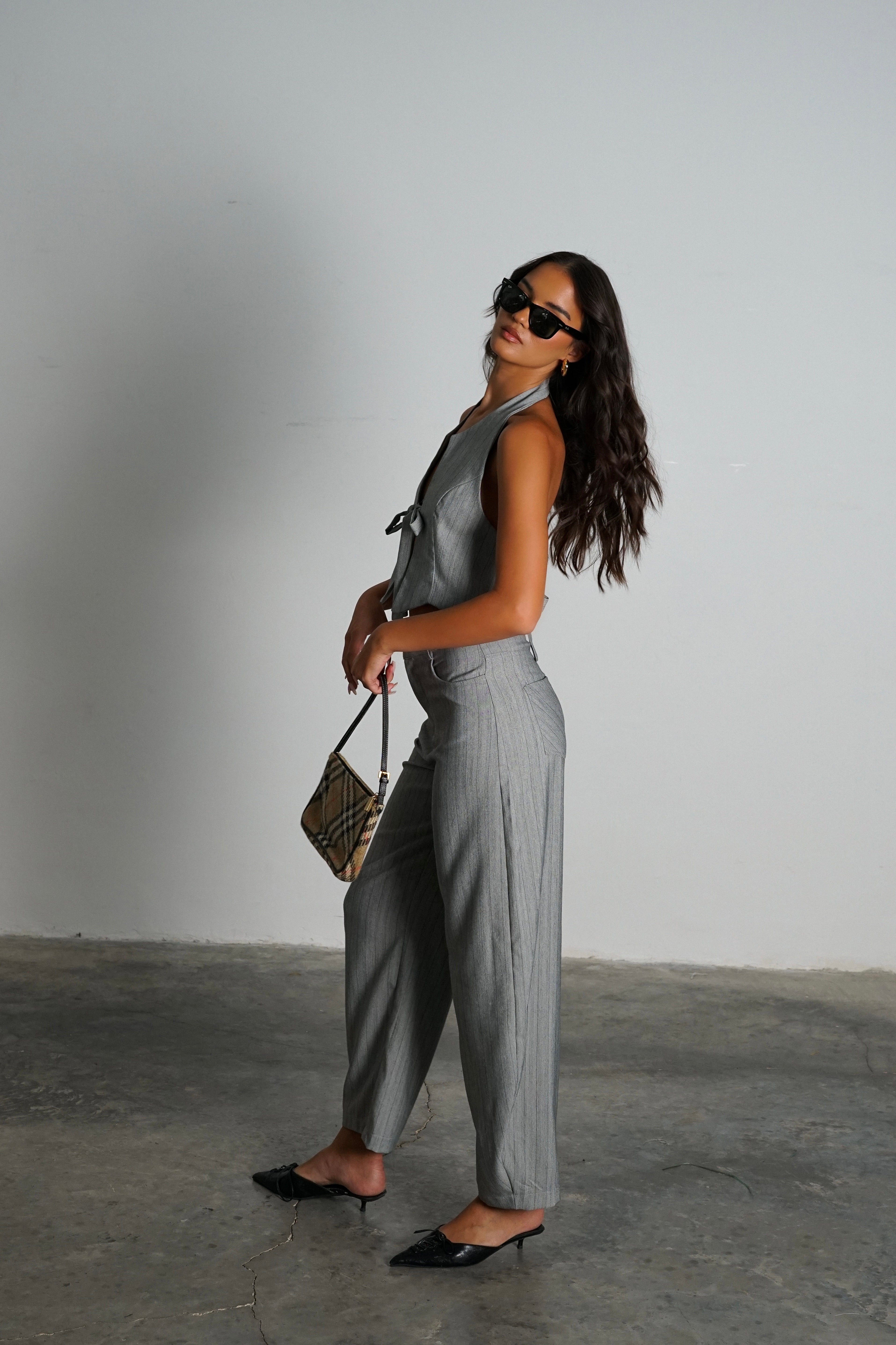 חליפת אנבלה-אפור בהיר