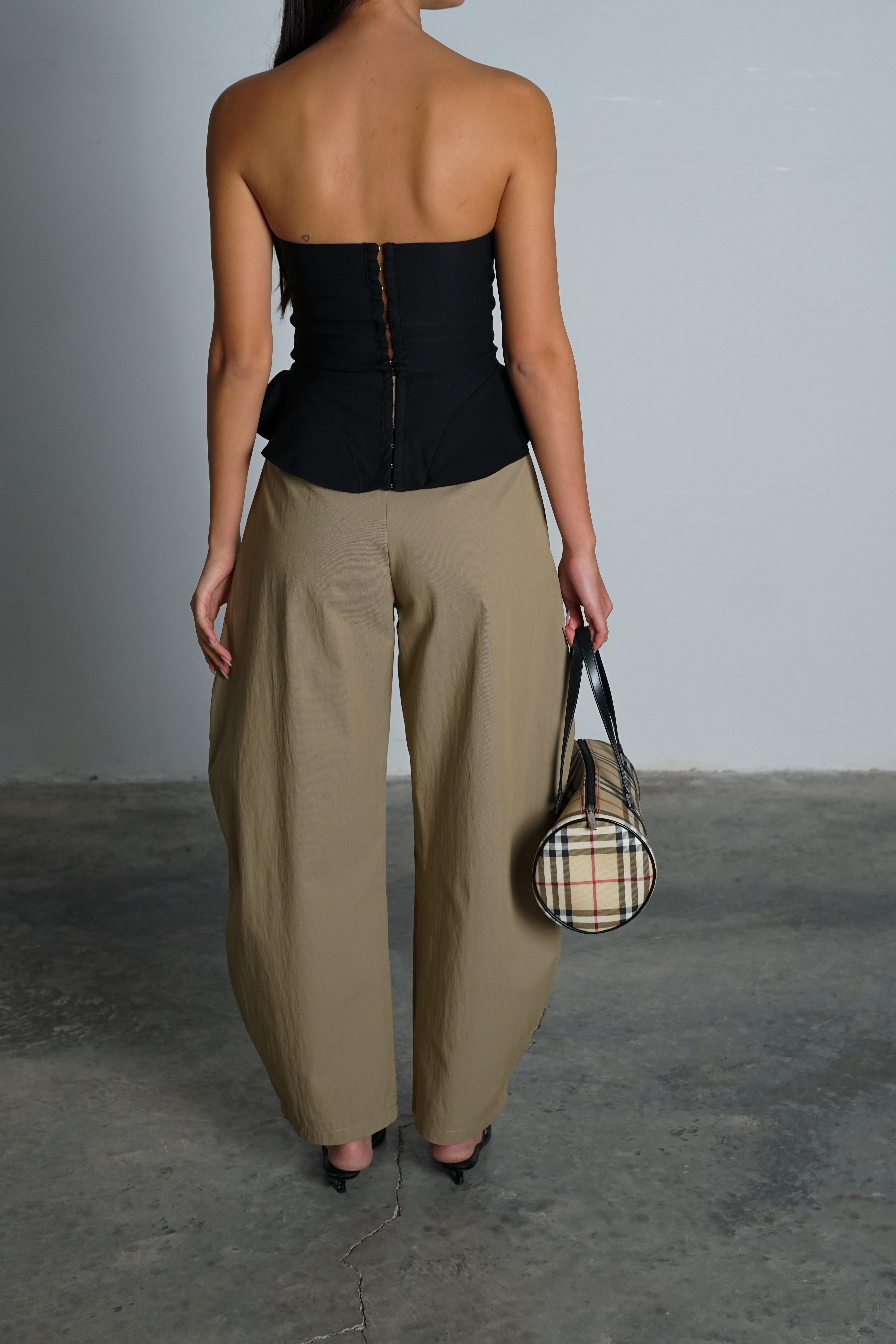 מכנסי נסיה-בז