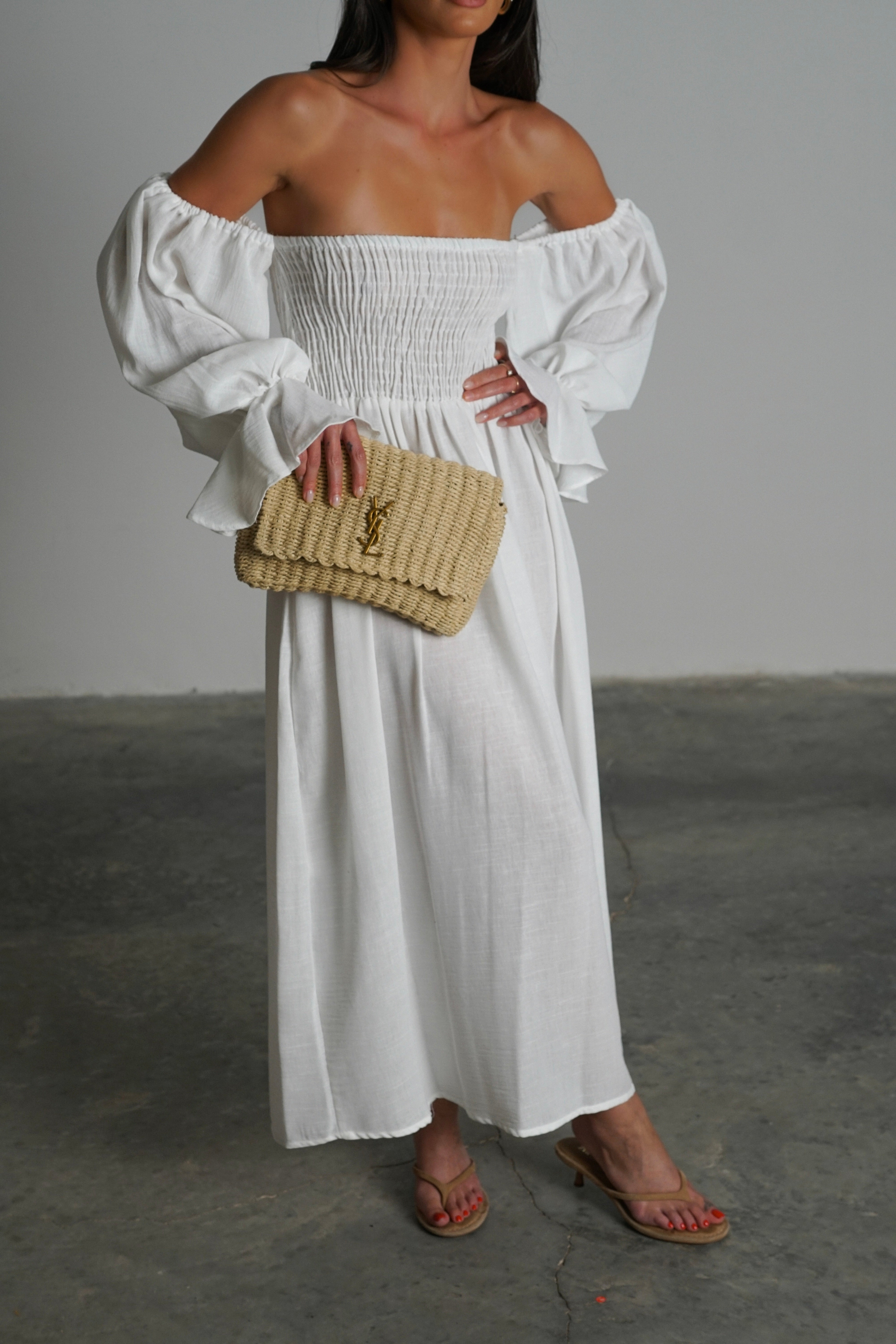 שמלת ליריקה-לבן