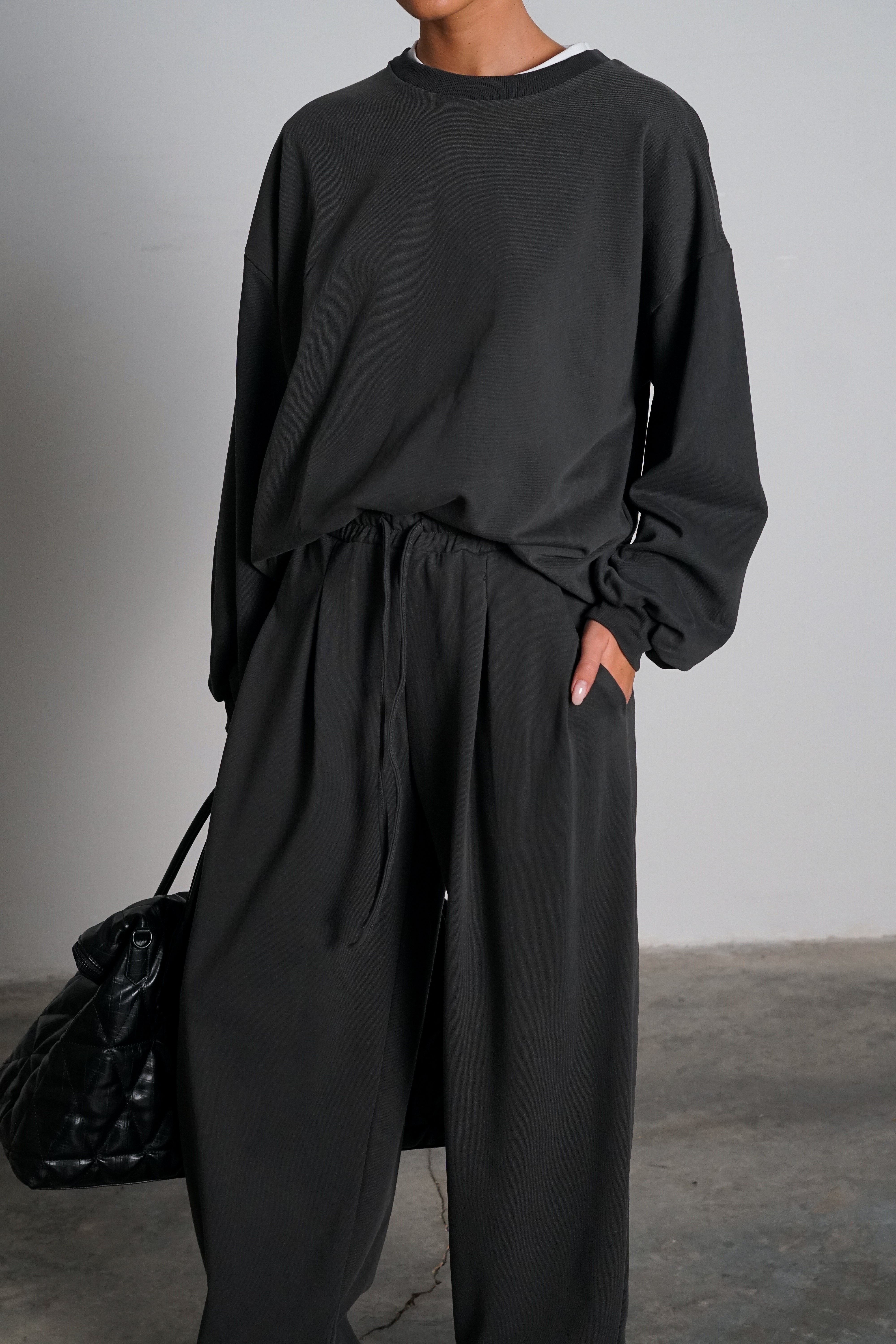 חליפת נייטי-אפור כהה