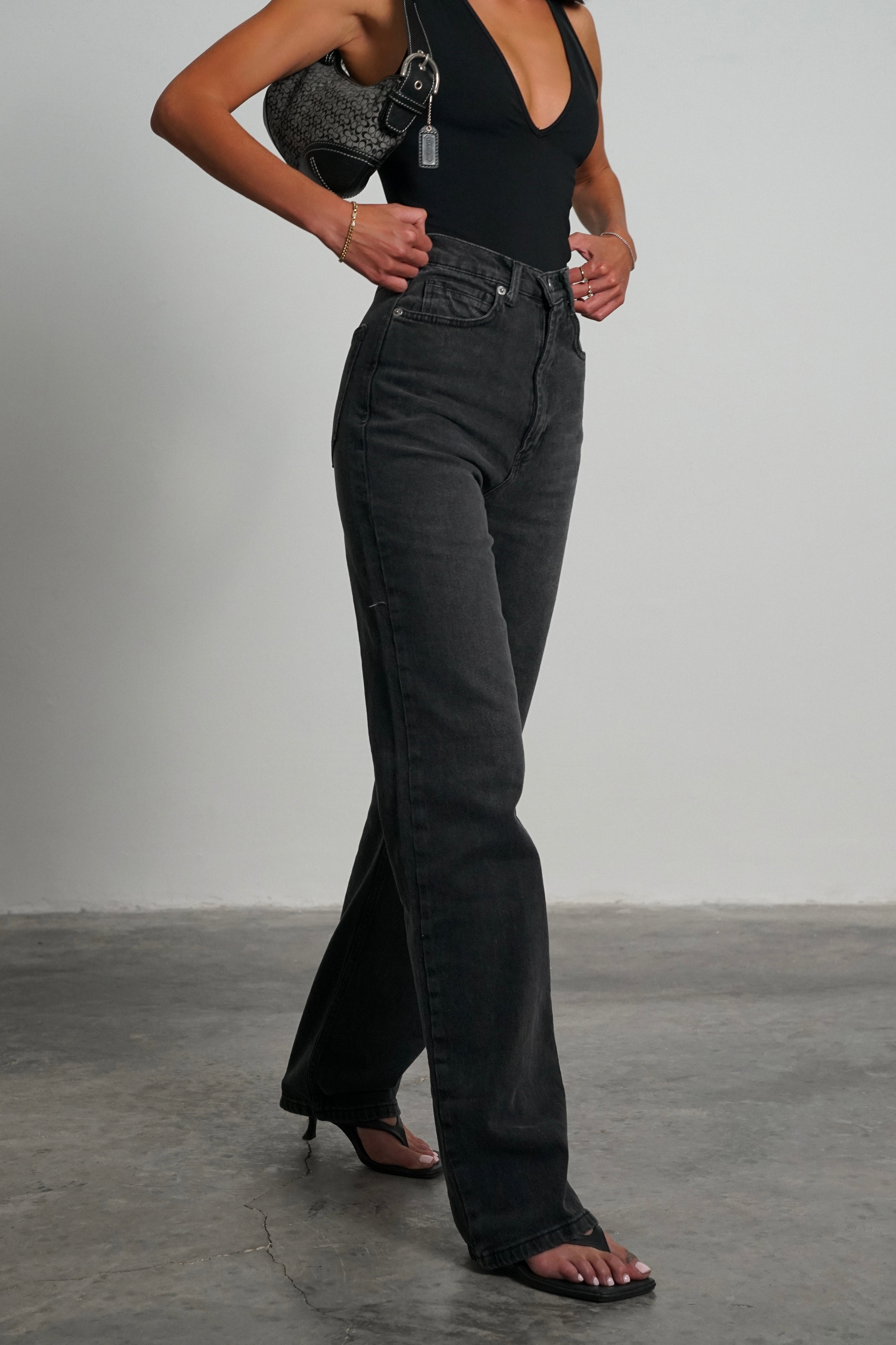 ג'ינס שחור דומו