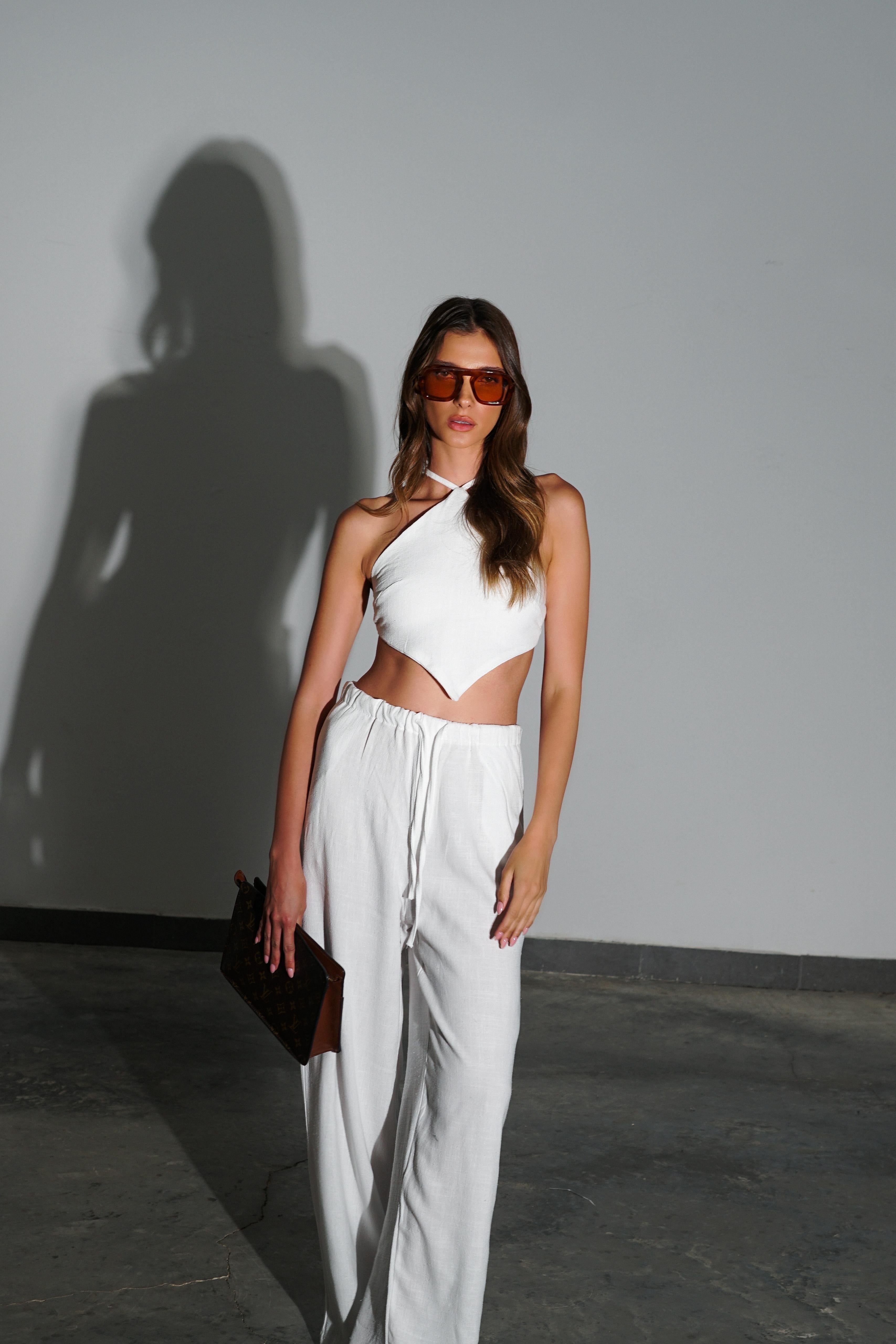 חליפת מישין-לבן