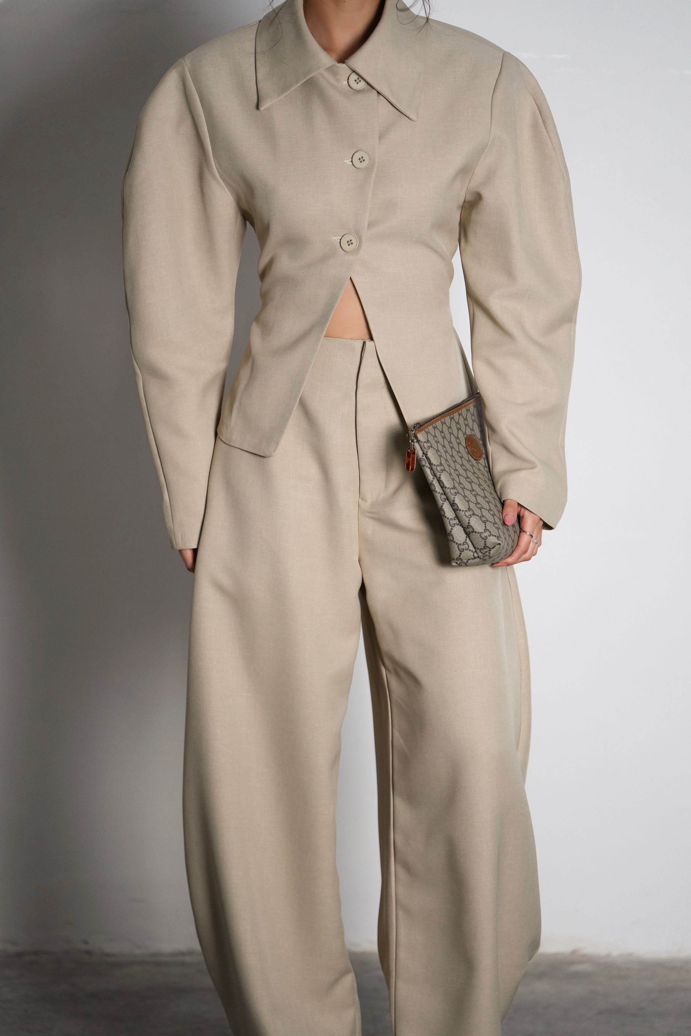 חליפת מידטאון-בז