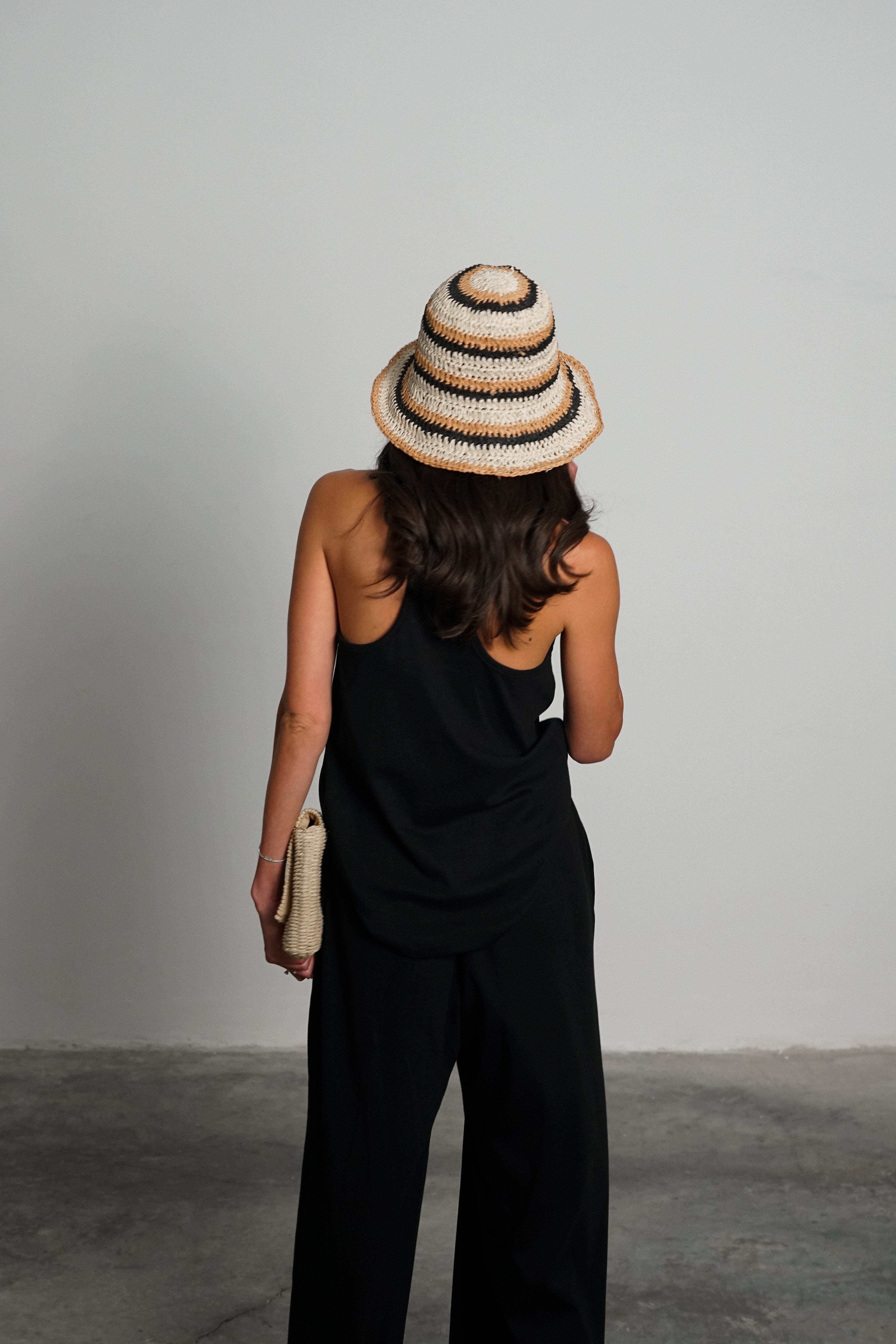 חליפת ג'ין-שחור