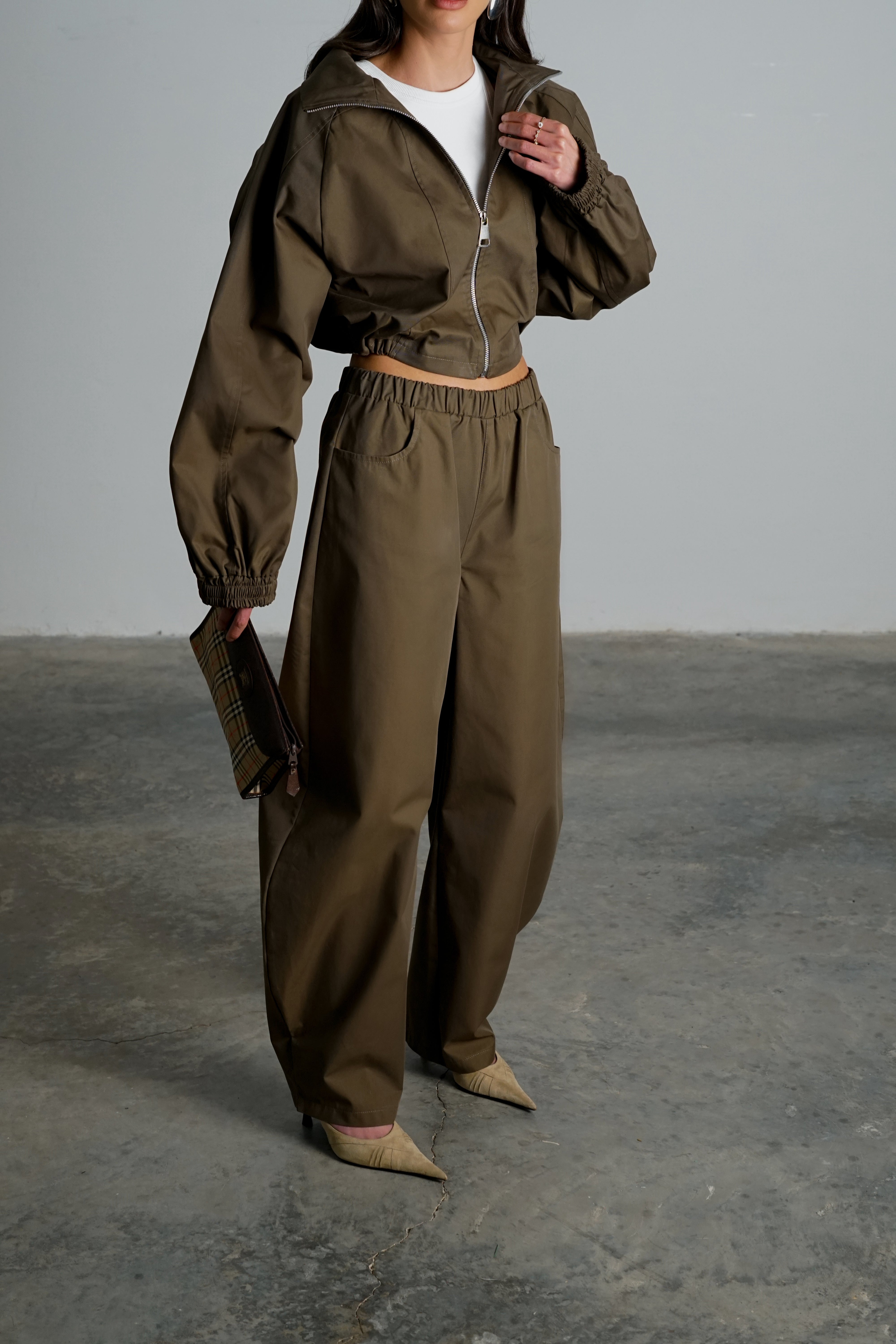 חליפת אסטל-ירוק זית