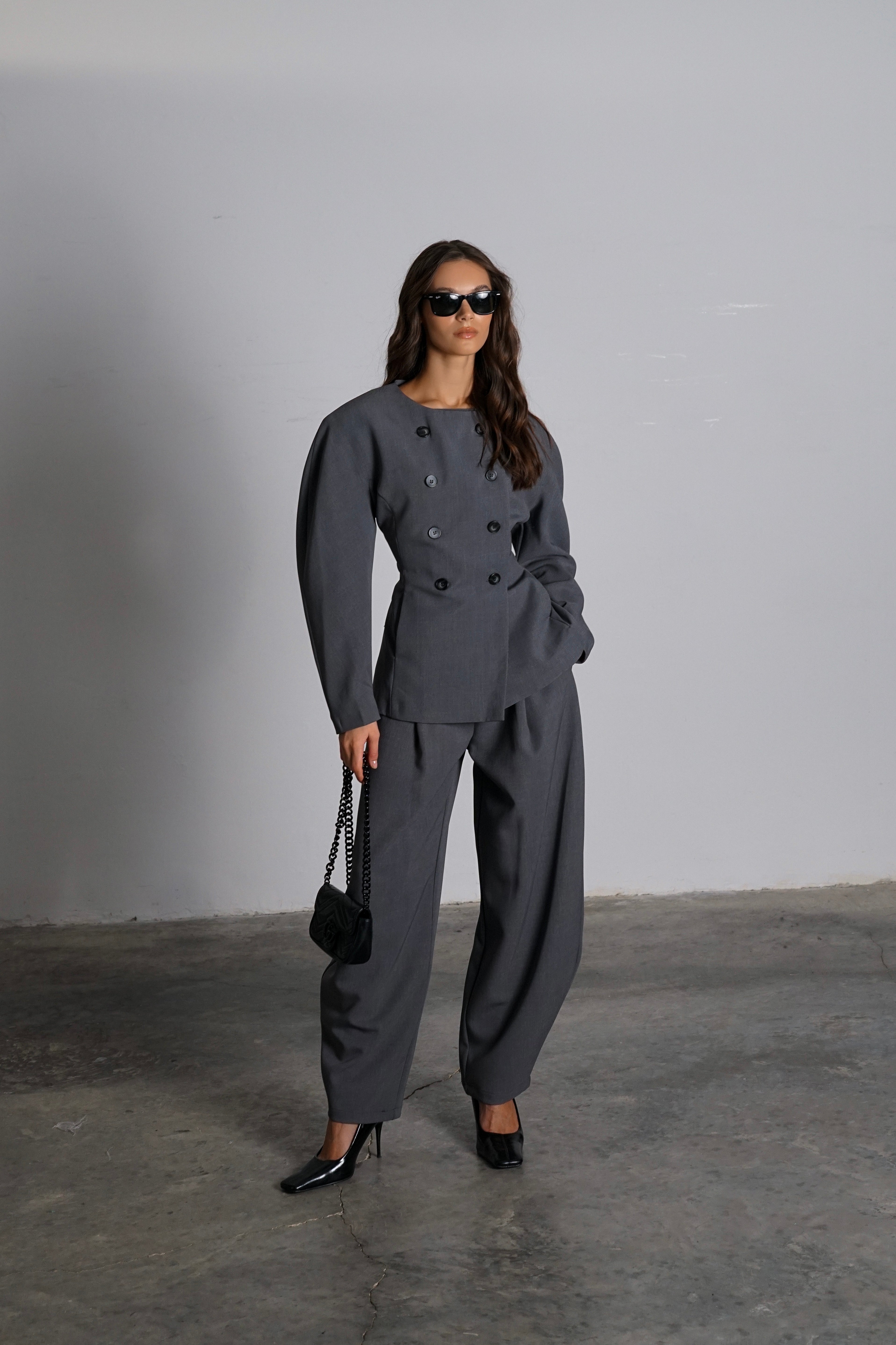 חליפת אופיליה-אפור כהה