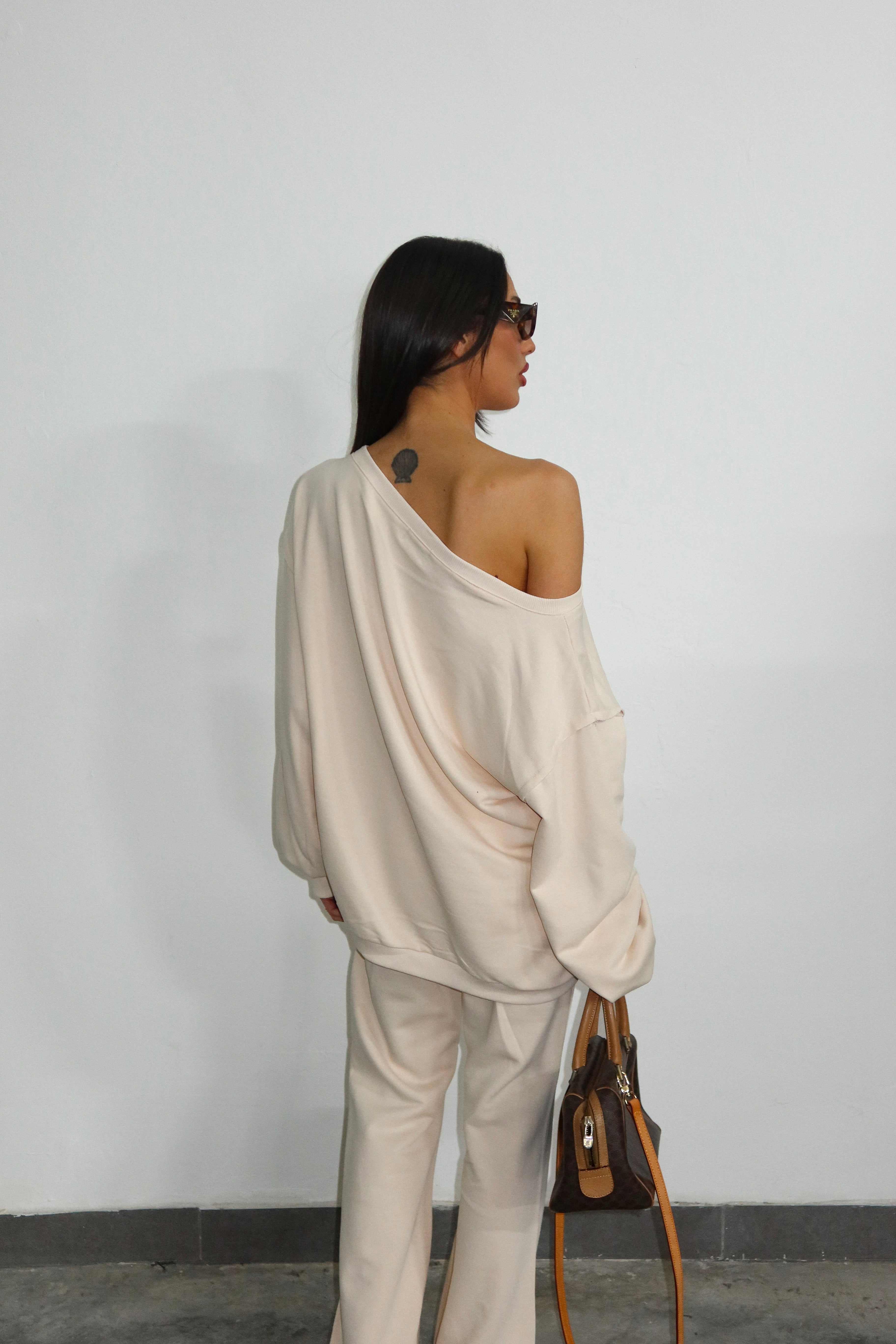 חליפת בלייק-שמנת