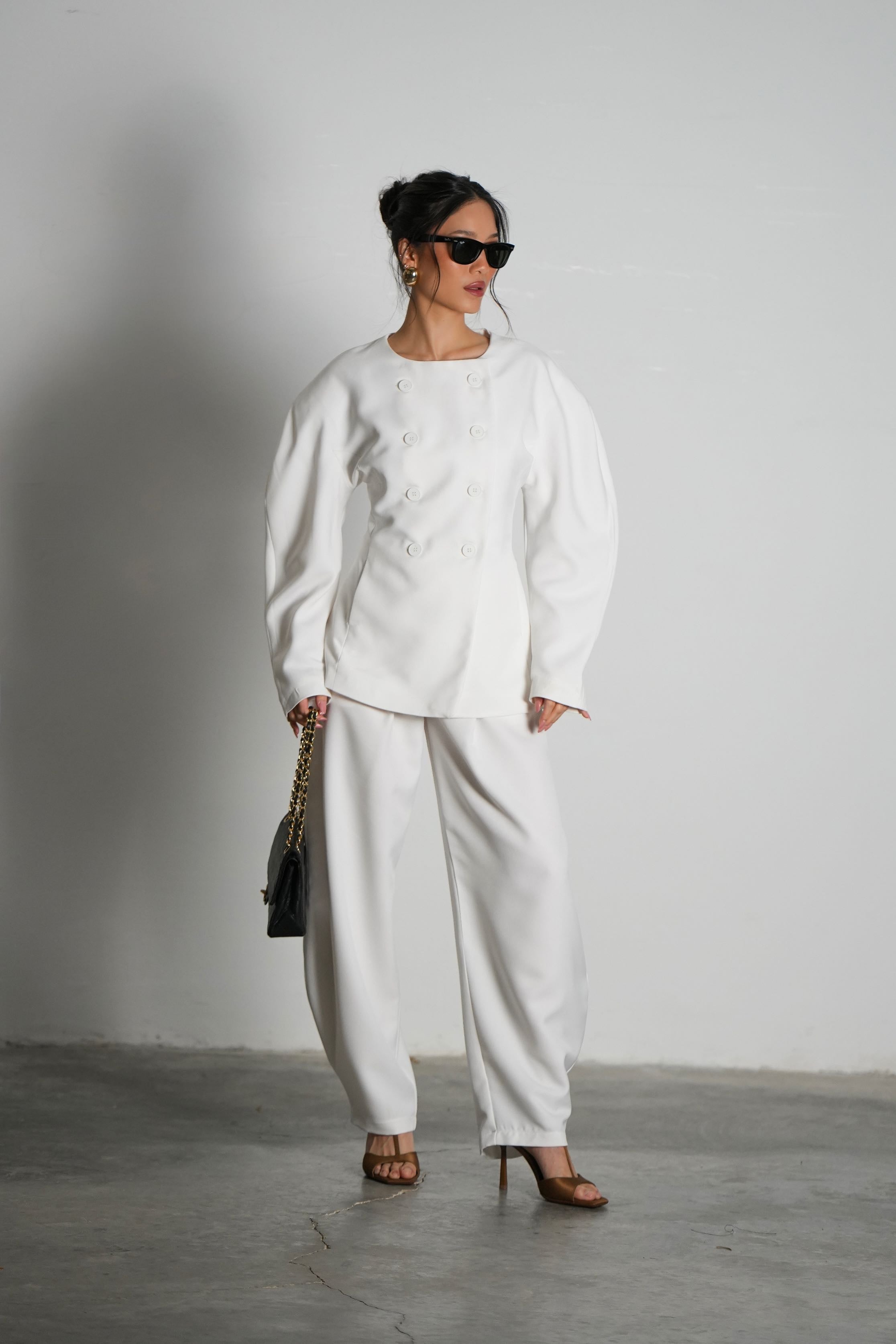 חליפת אופיליה-לבן