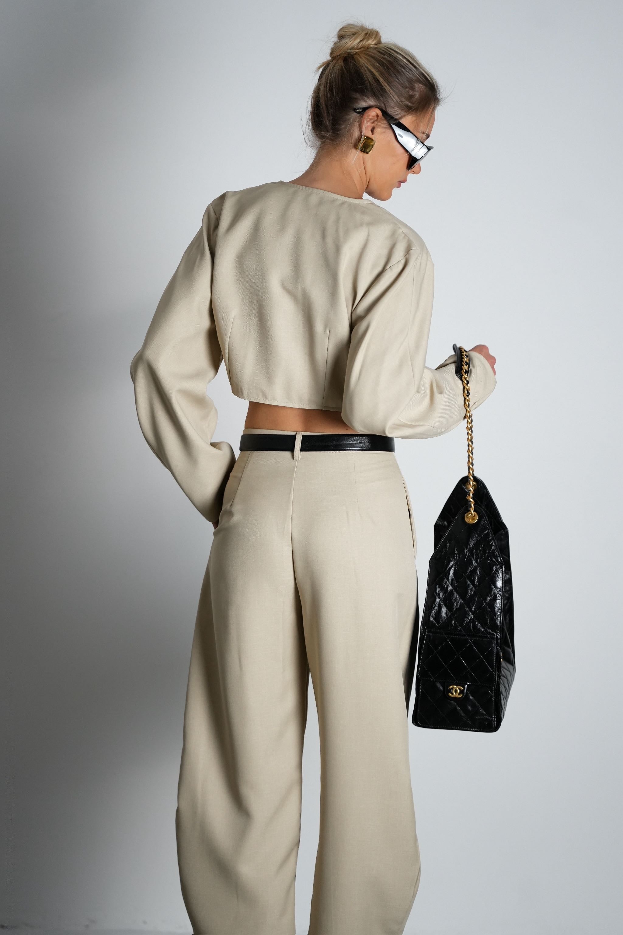 חליפת מדי-בז