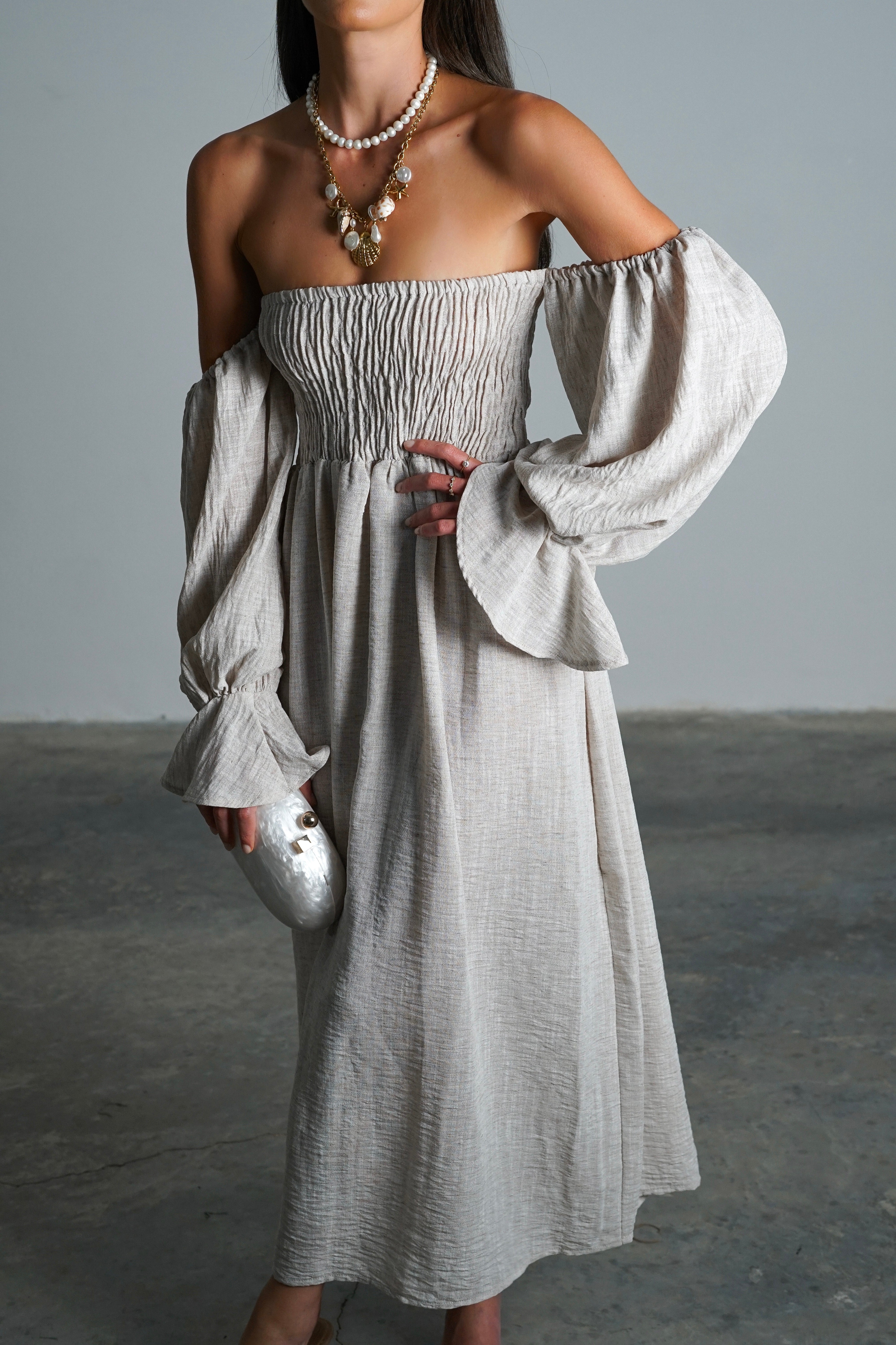 שמלת ליריקה-אבן