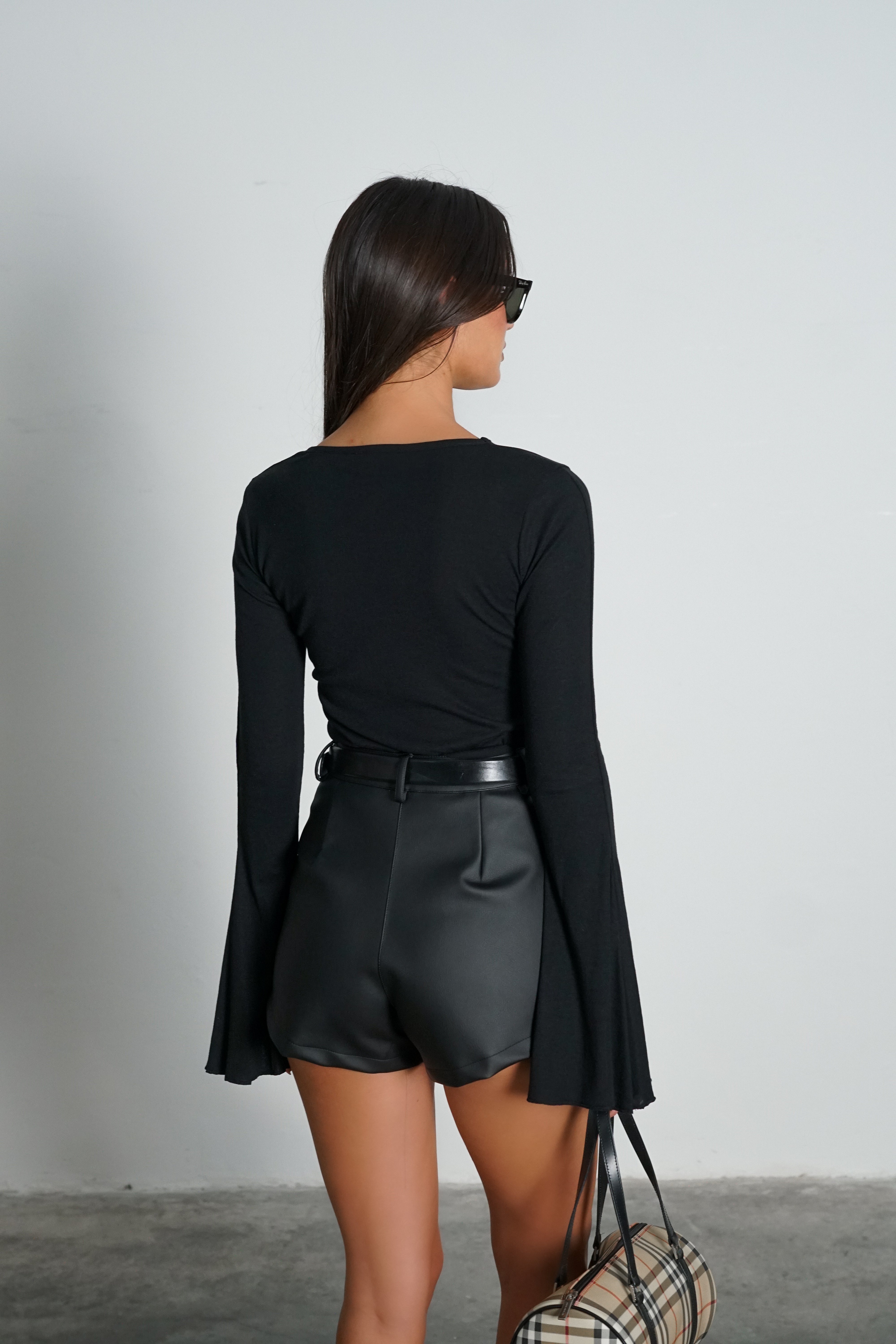 חולצת ווילט-שחור