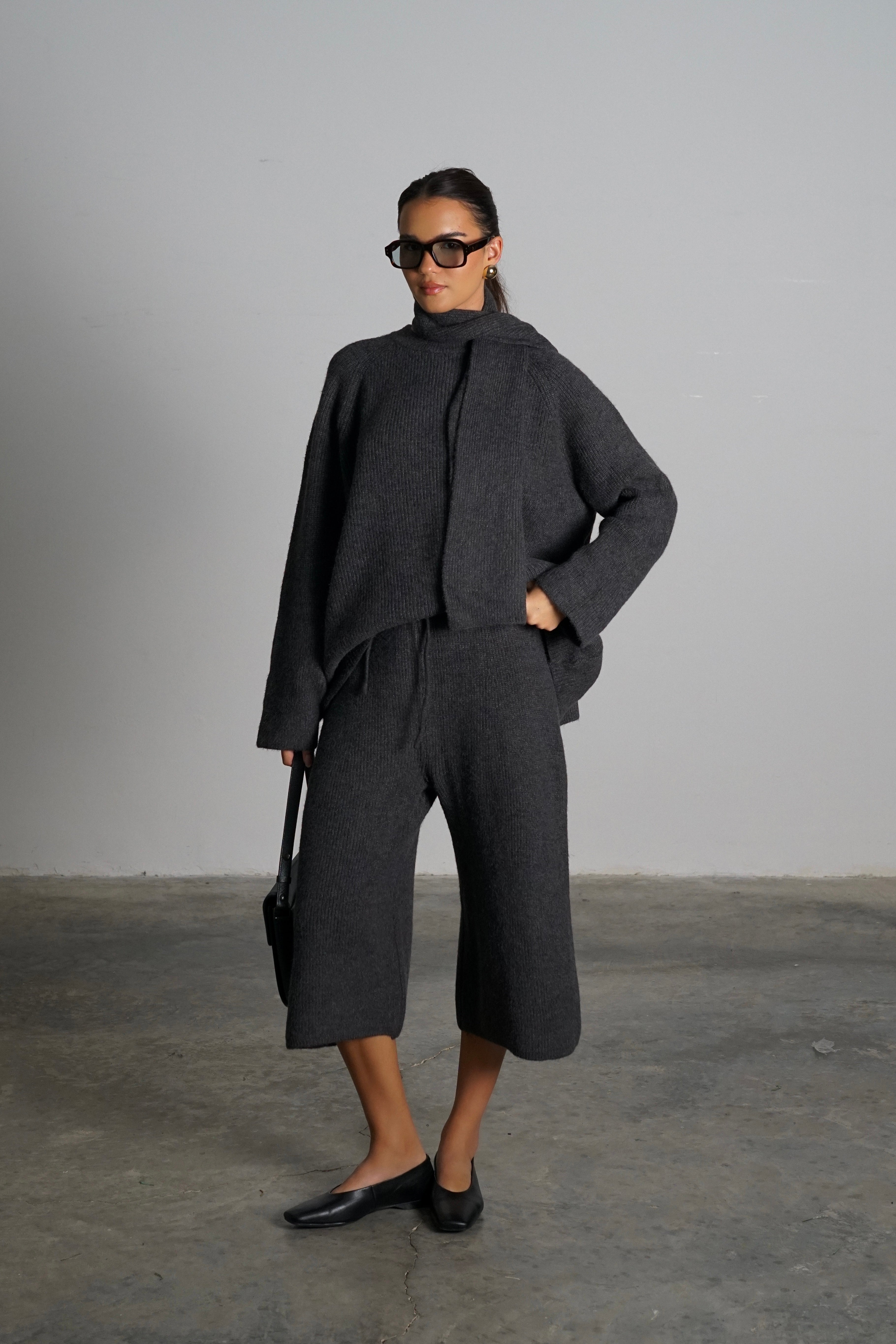 חליפת אדוריה-אפור כהה