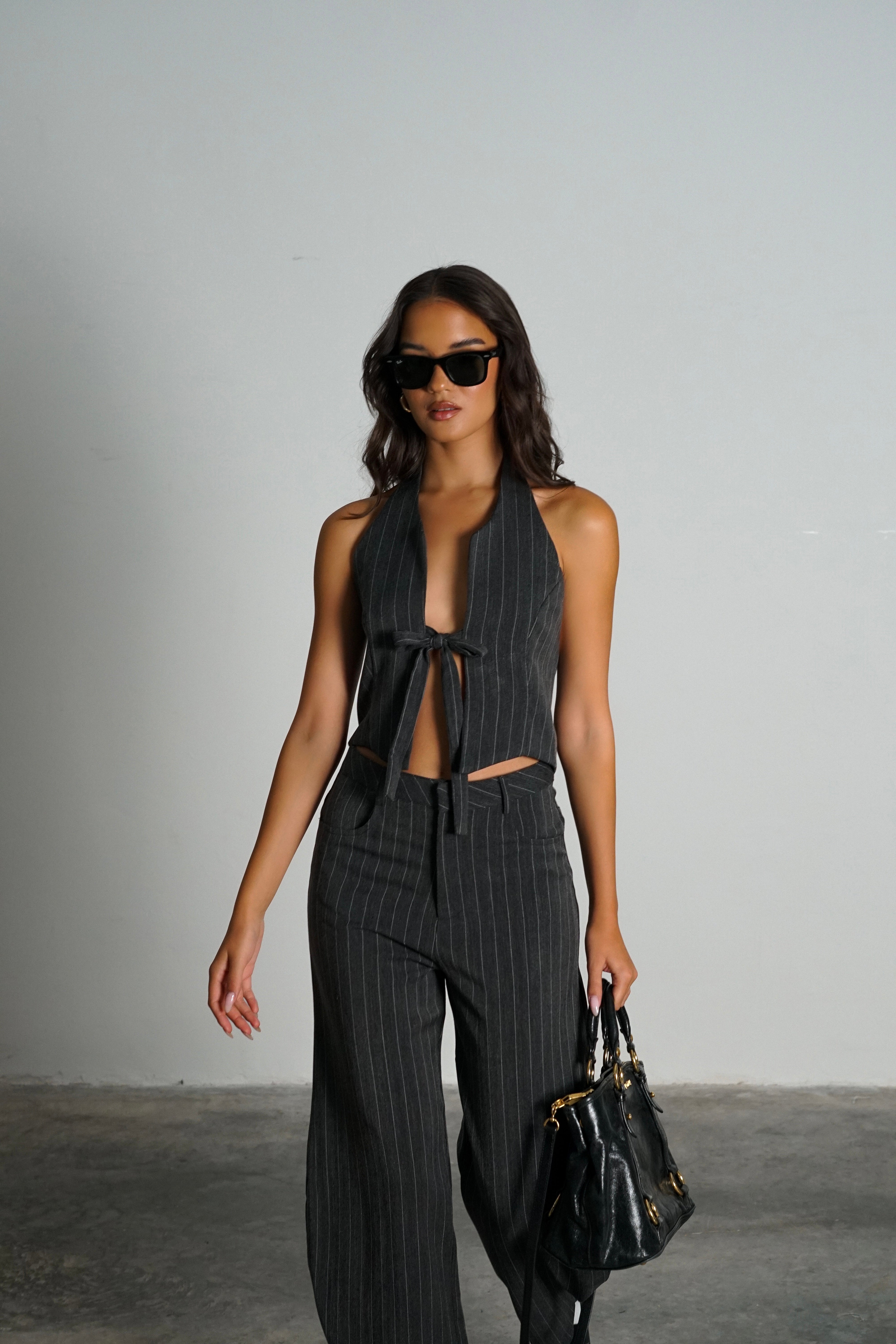 חליפת אנבלה-אפור כהה