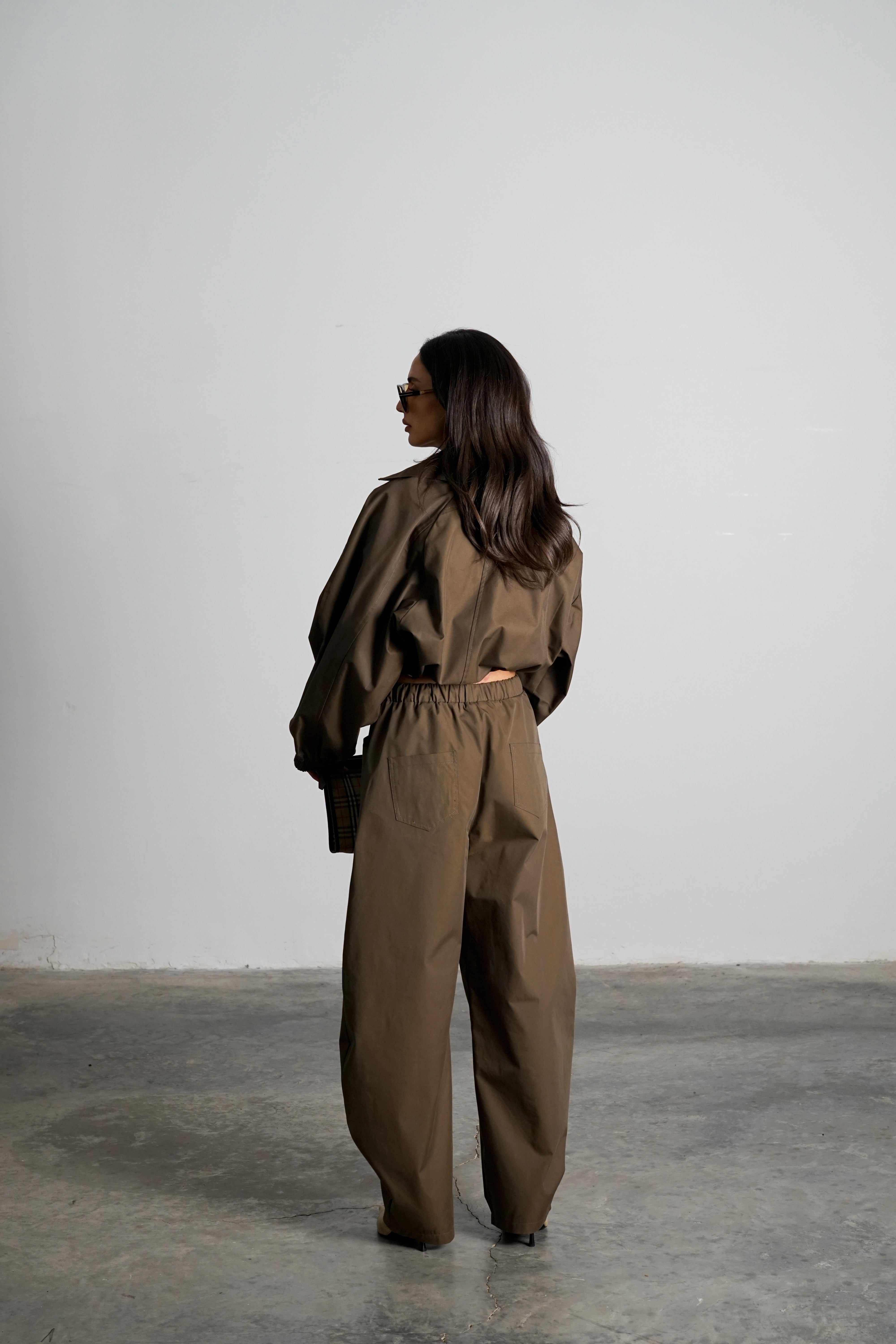 חליפת אסטל-ירוק זית