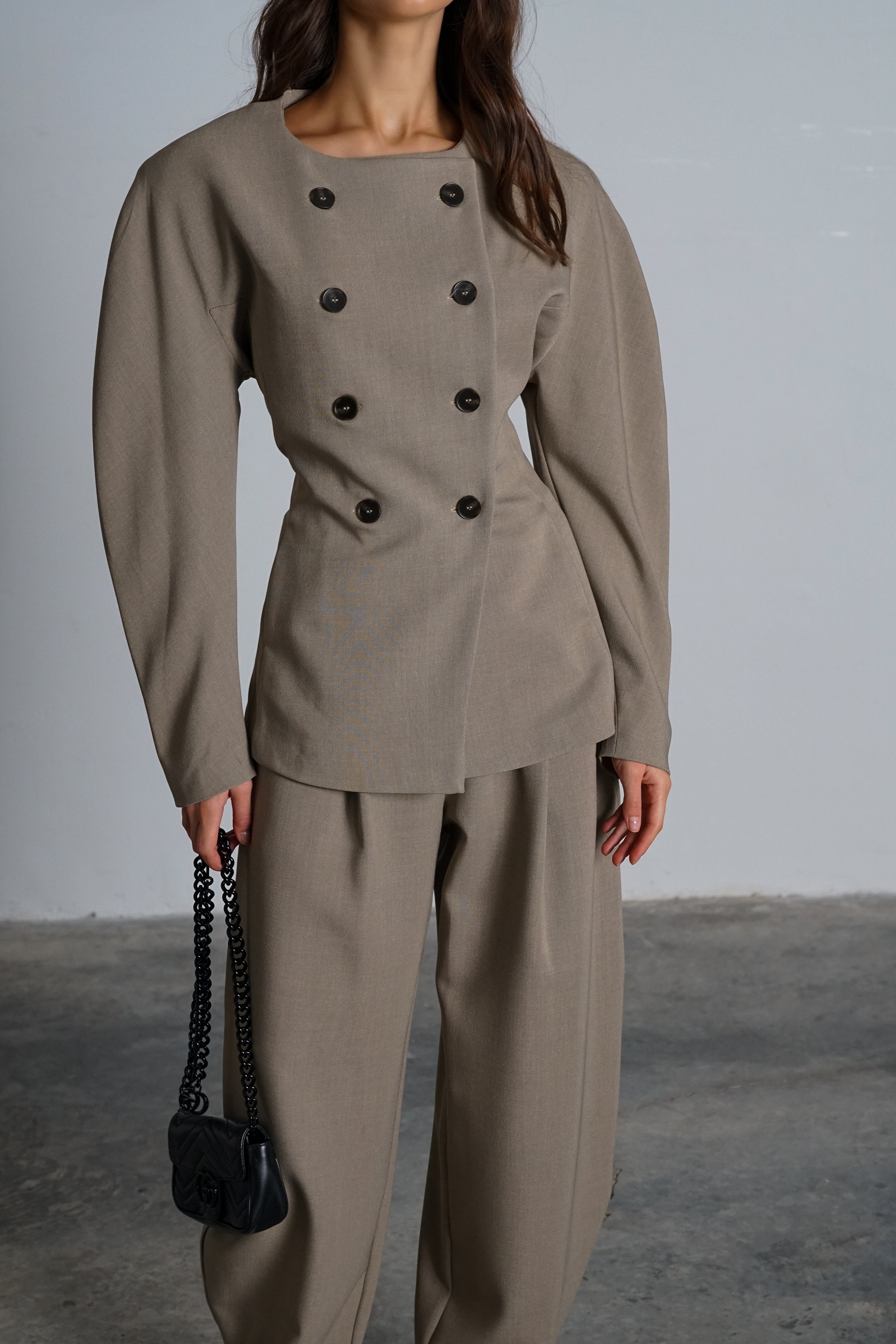 חליפת אופיליה-מוקה