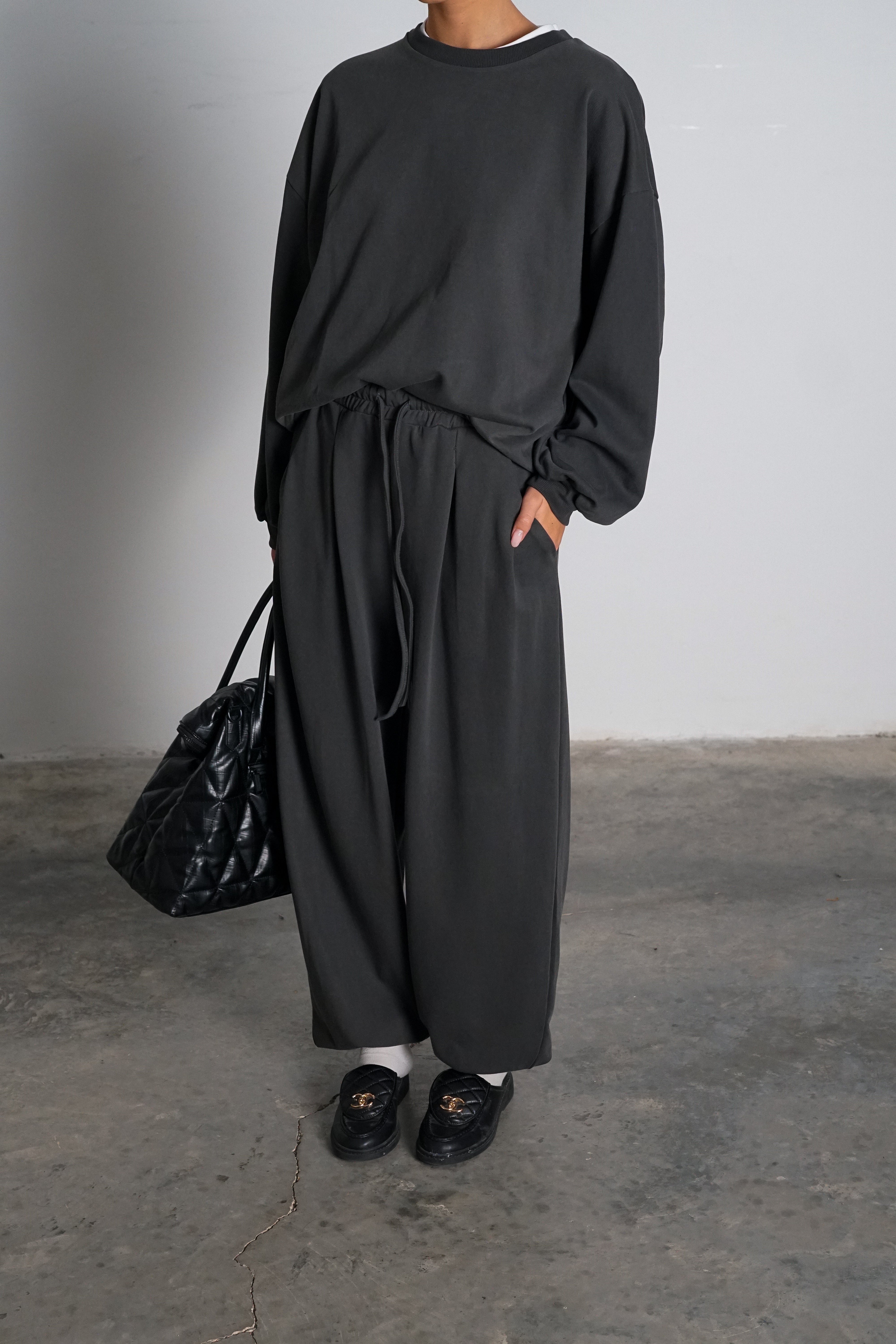 חליפת נייטי-אפור כהה