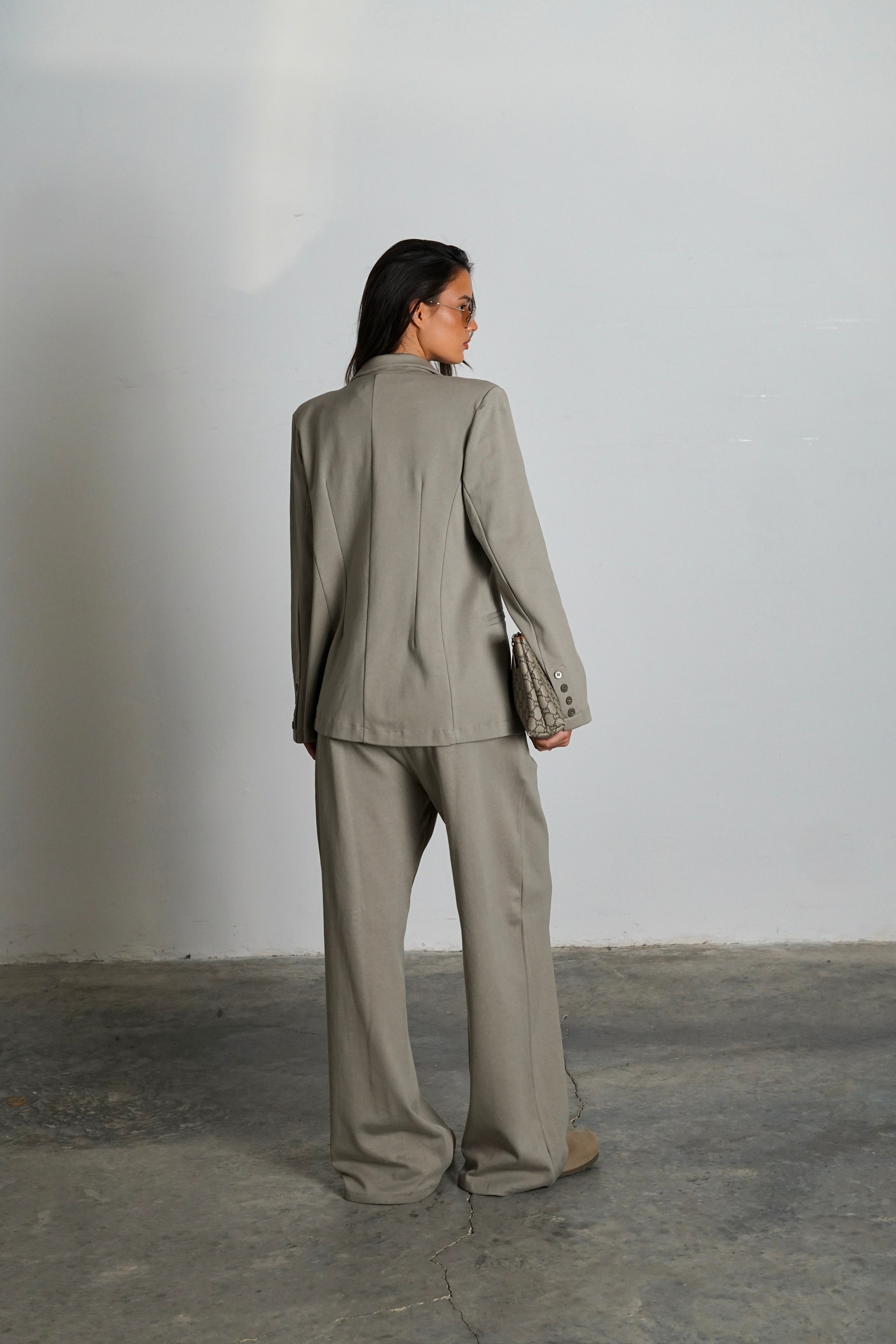 חליפת קנדל-אפור ירוק