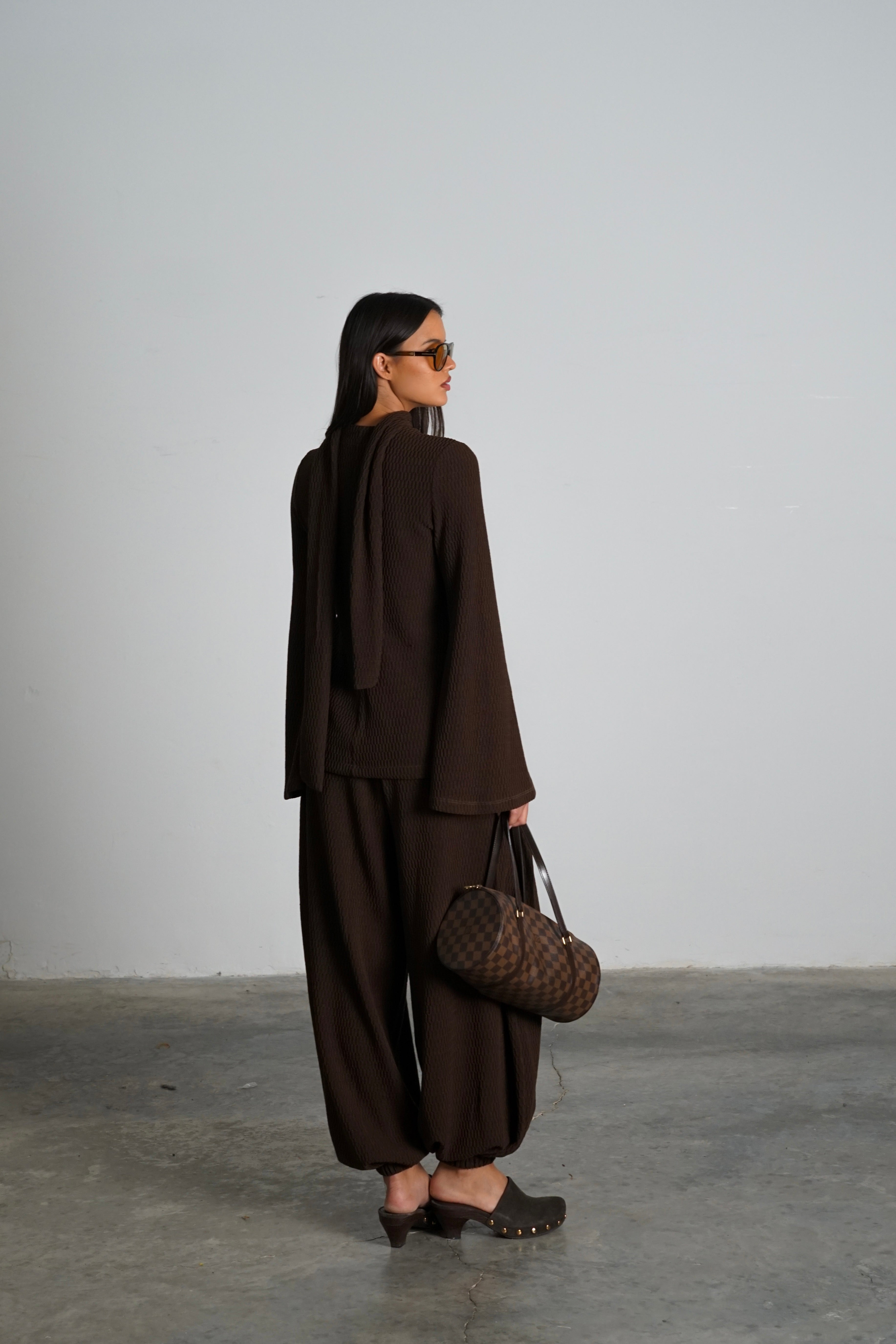 חליפת סאבלט-חום