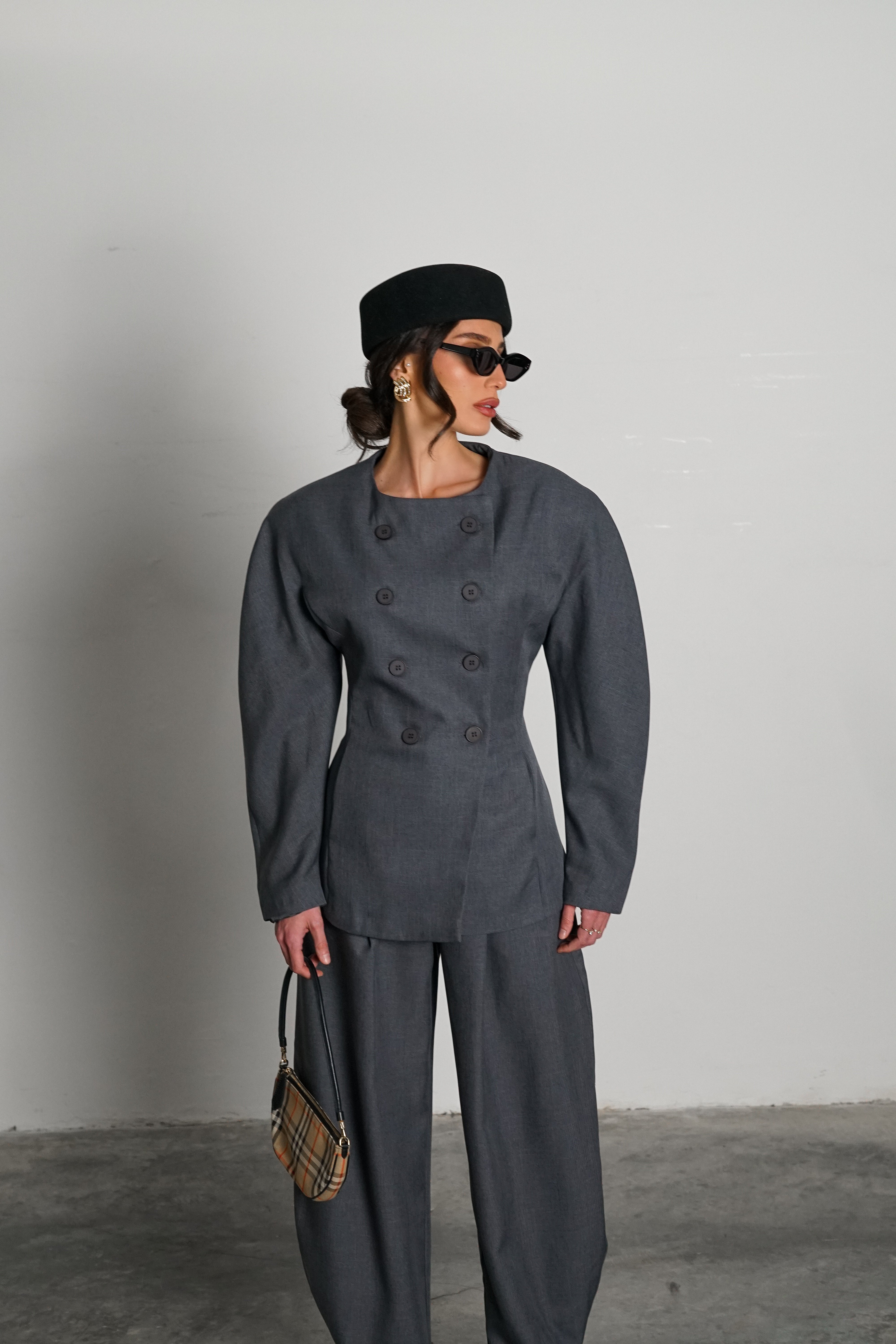 חליפת אופיליה-אפור כהה