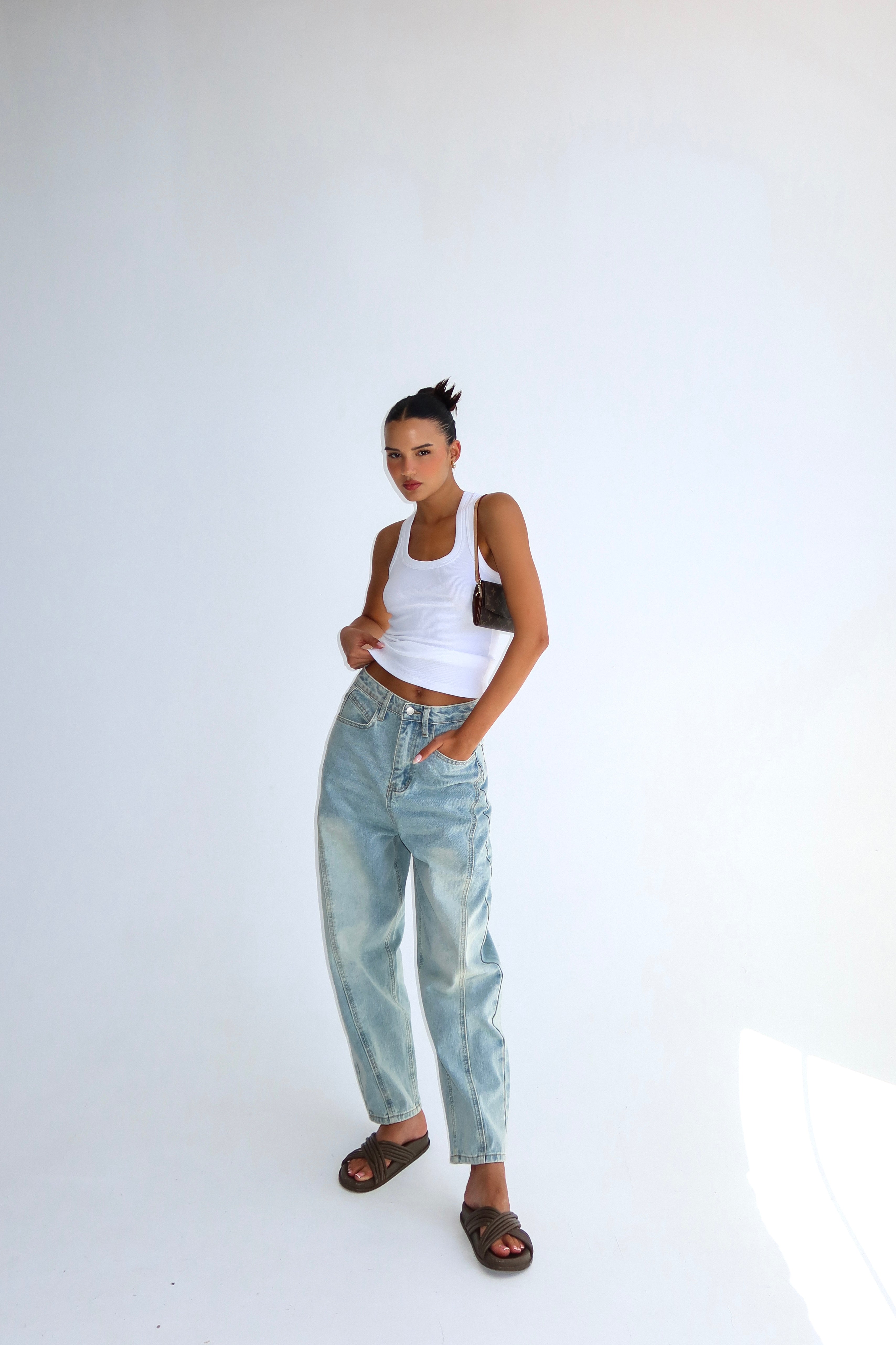 גופיית ג׳ולין-לבן