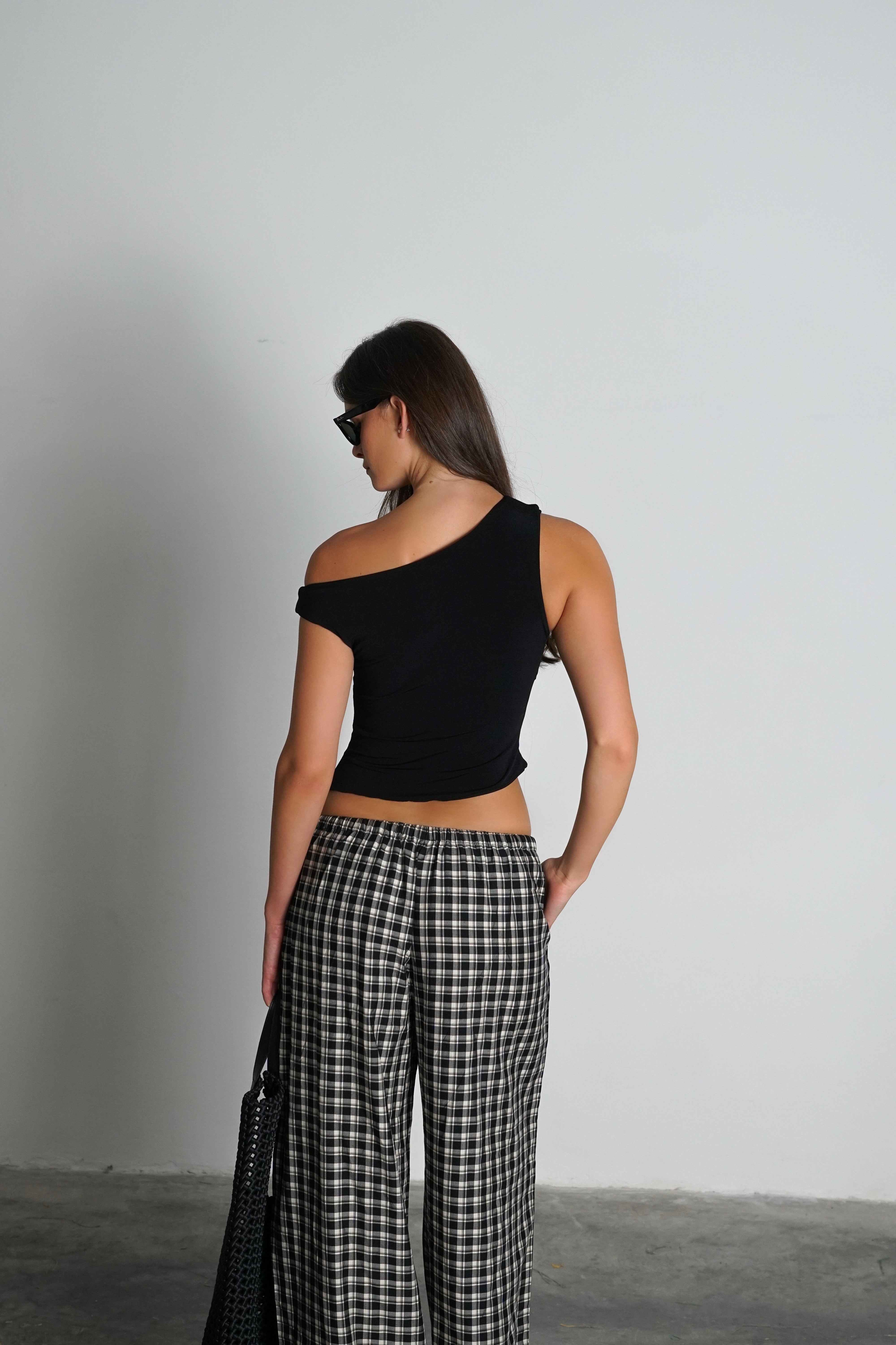 גופיית אמבר-שחור