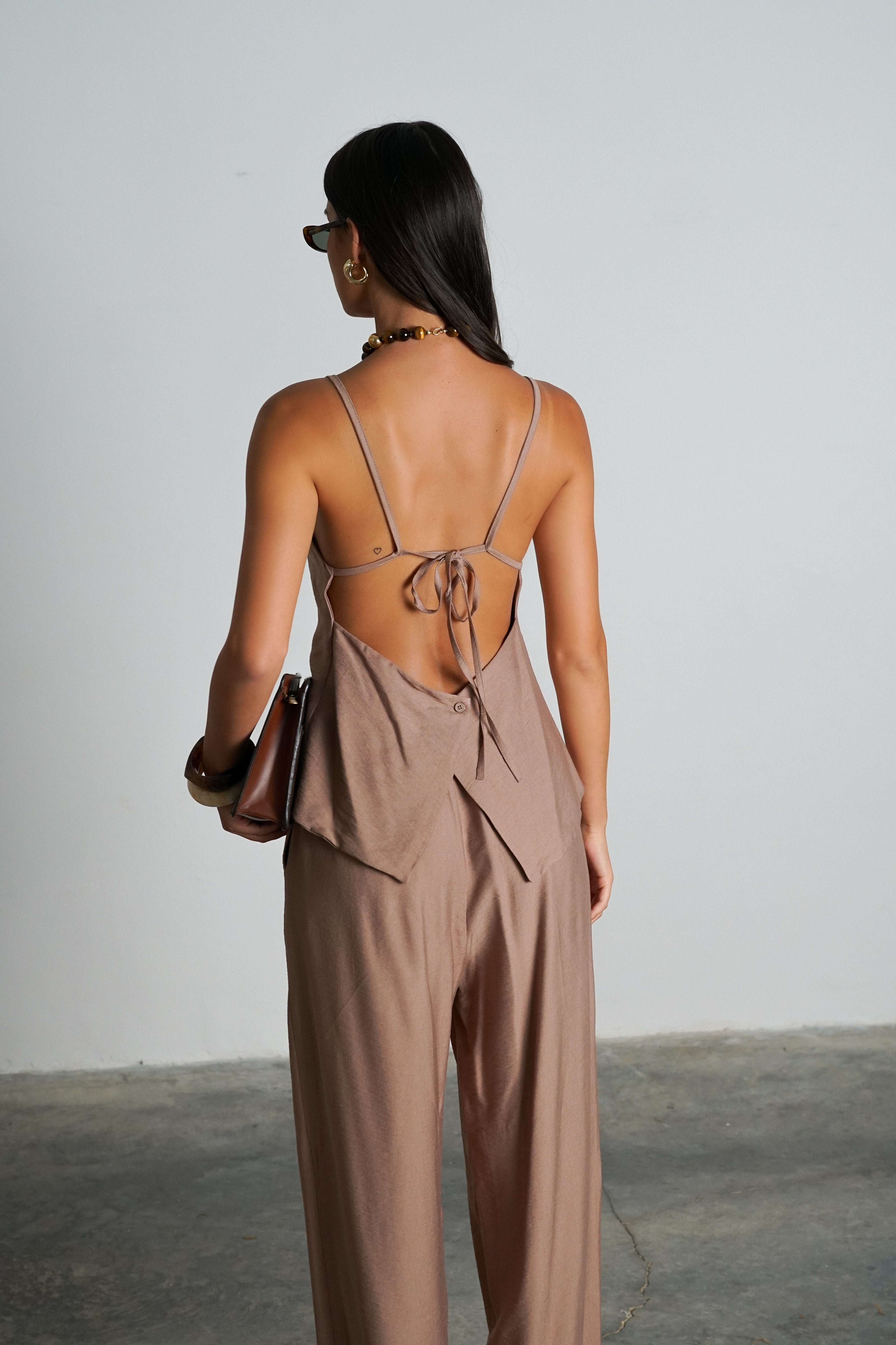 חליפת מנילה-חום