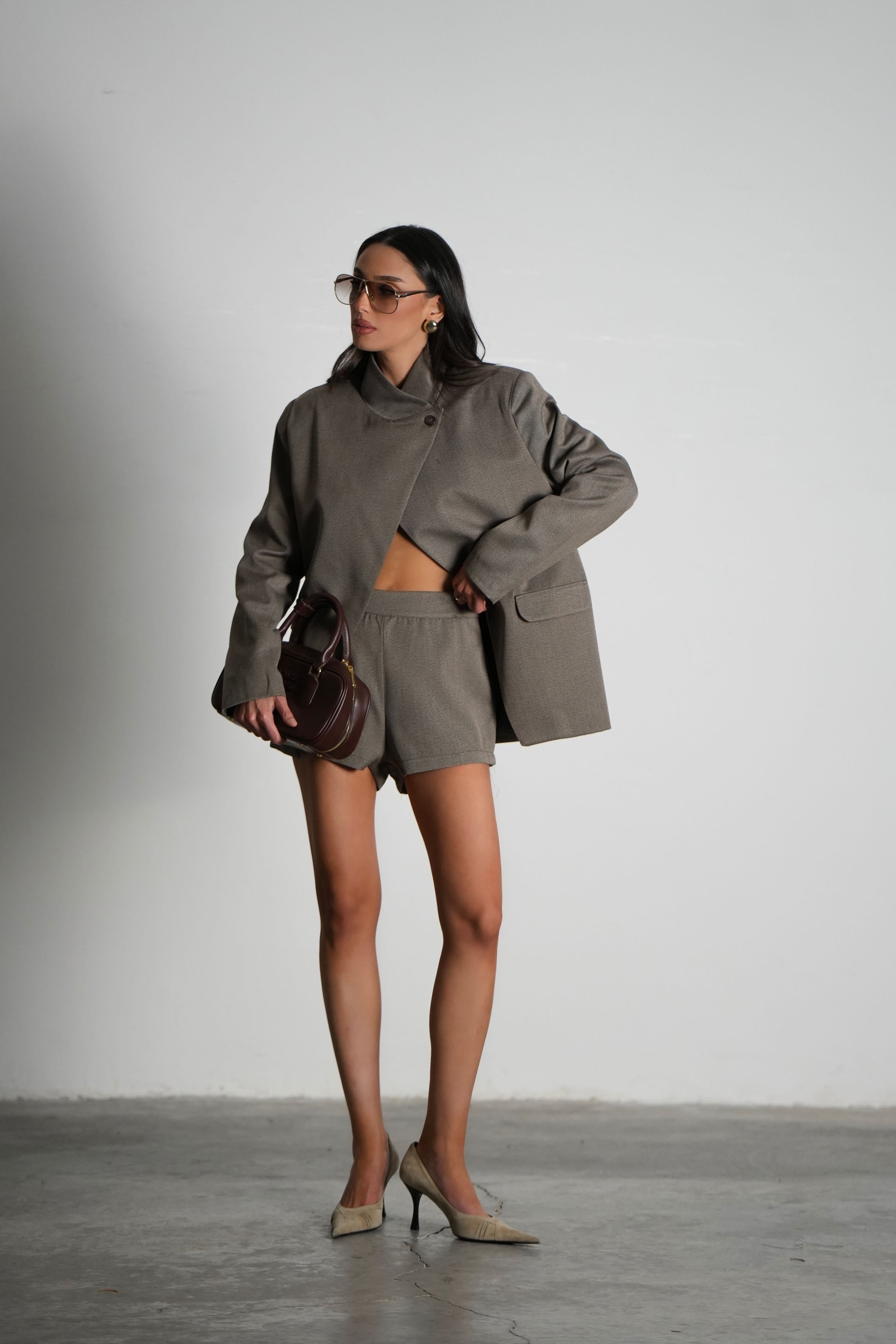 חליפת טארה-חום