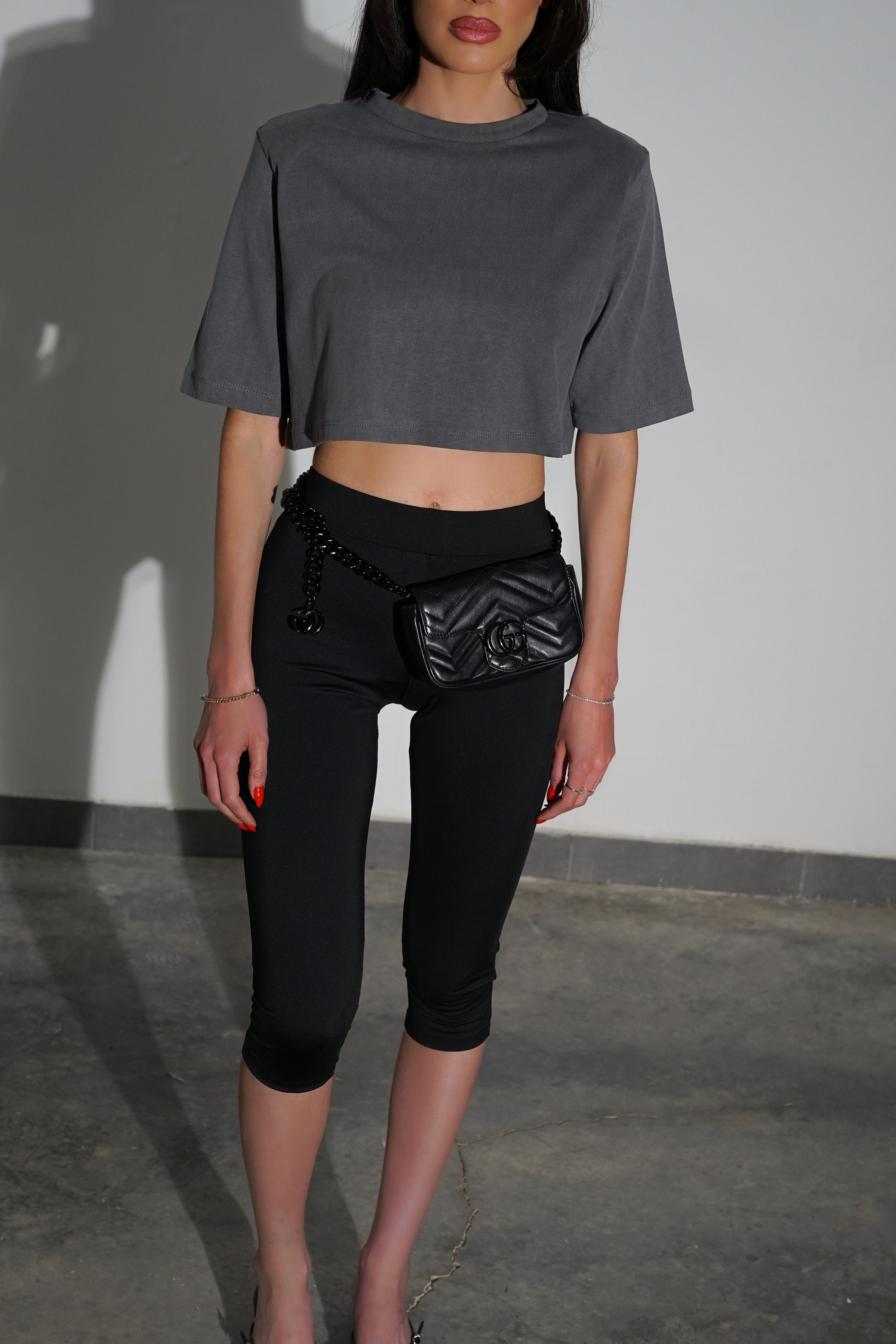 חולצת בייסיק קרופ-אפור כהה