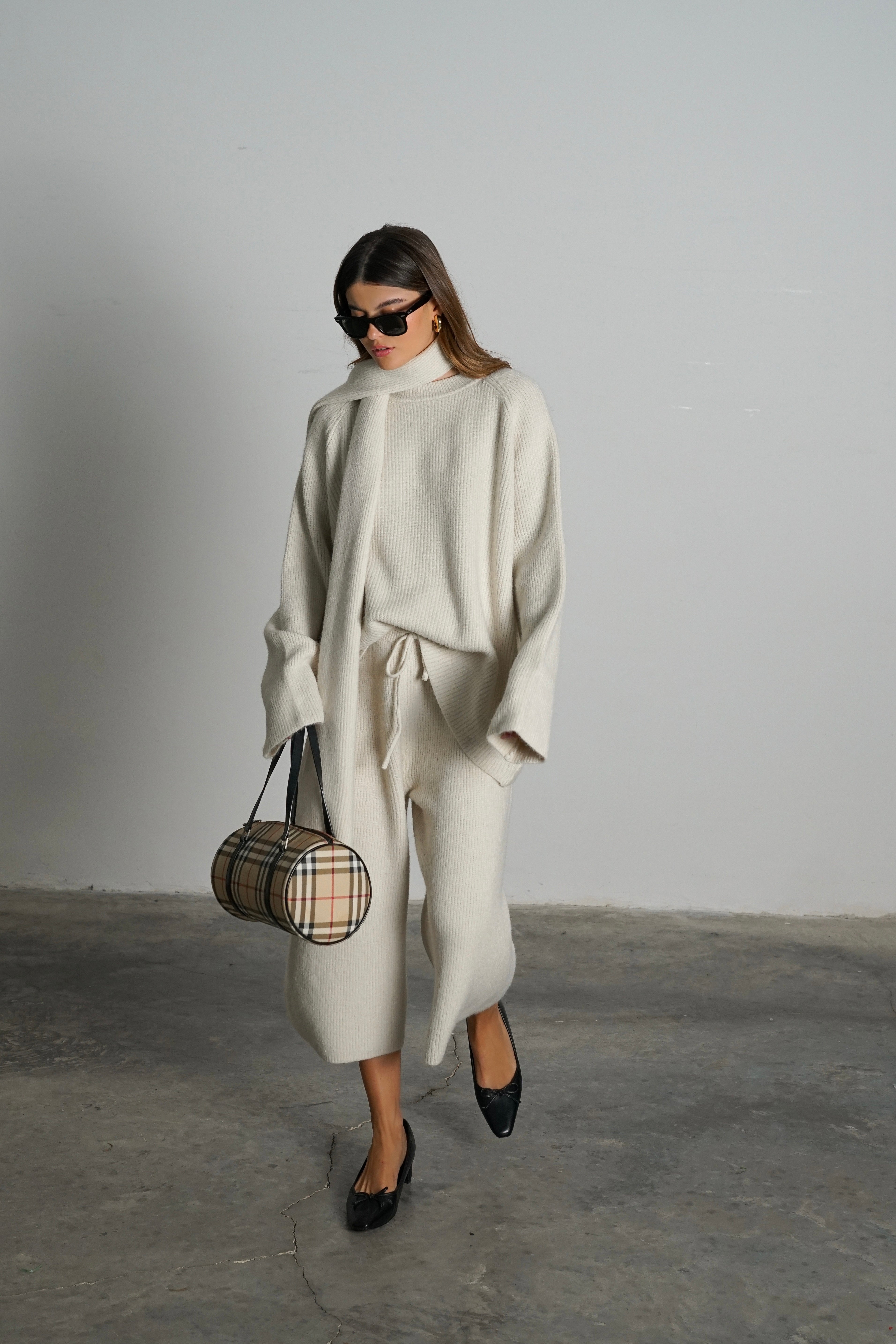 חליפת אדוריה-שמנת