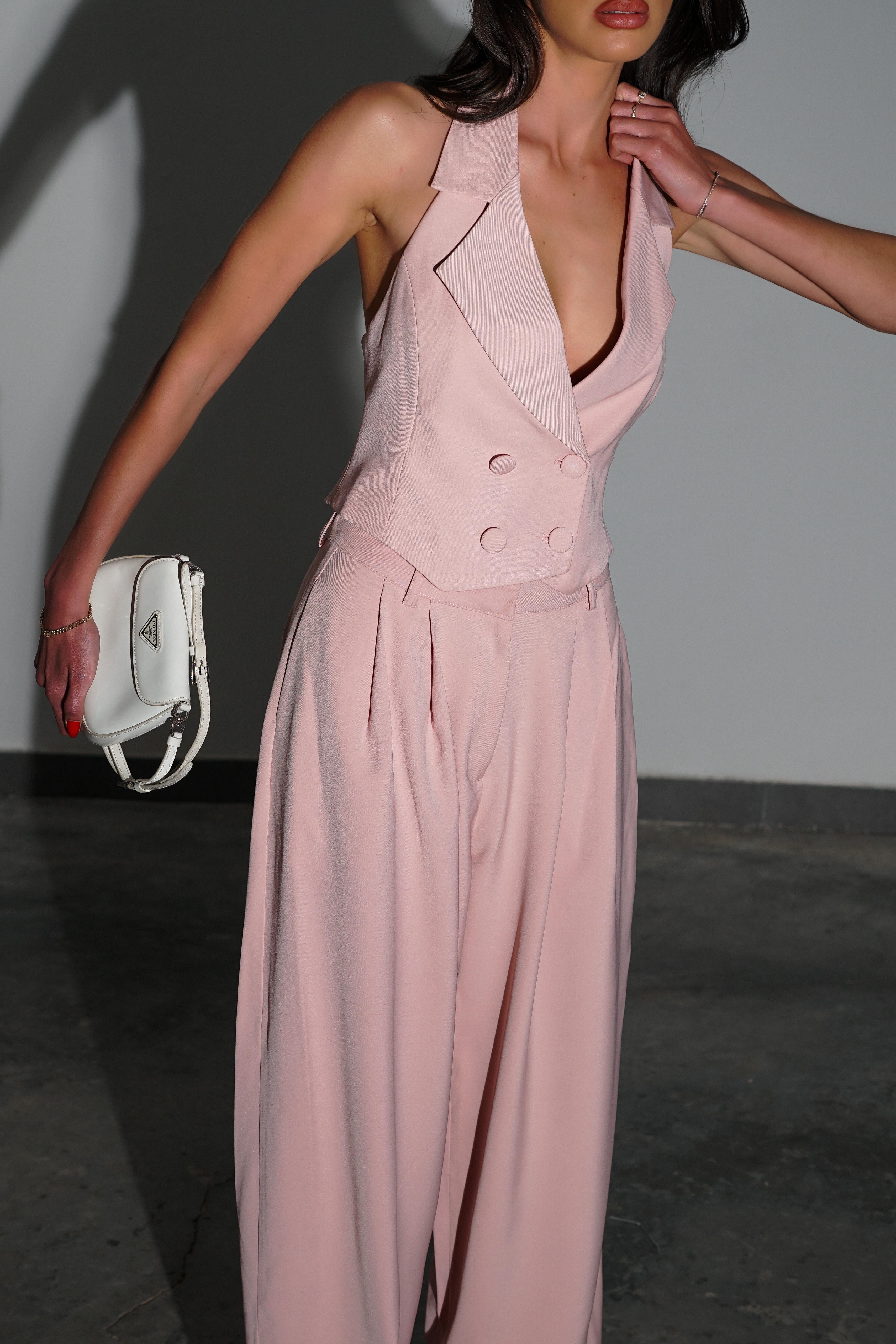 חליפת מוניקה-ורוד