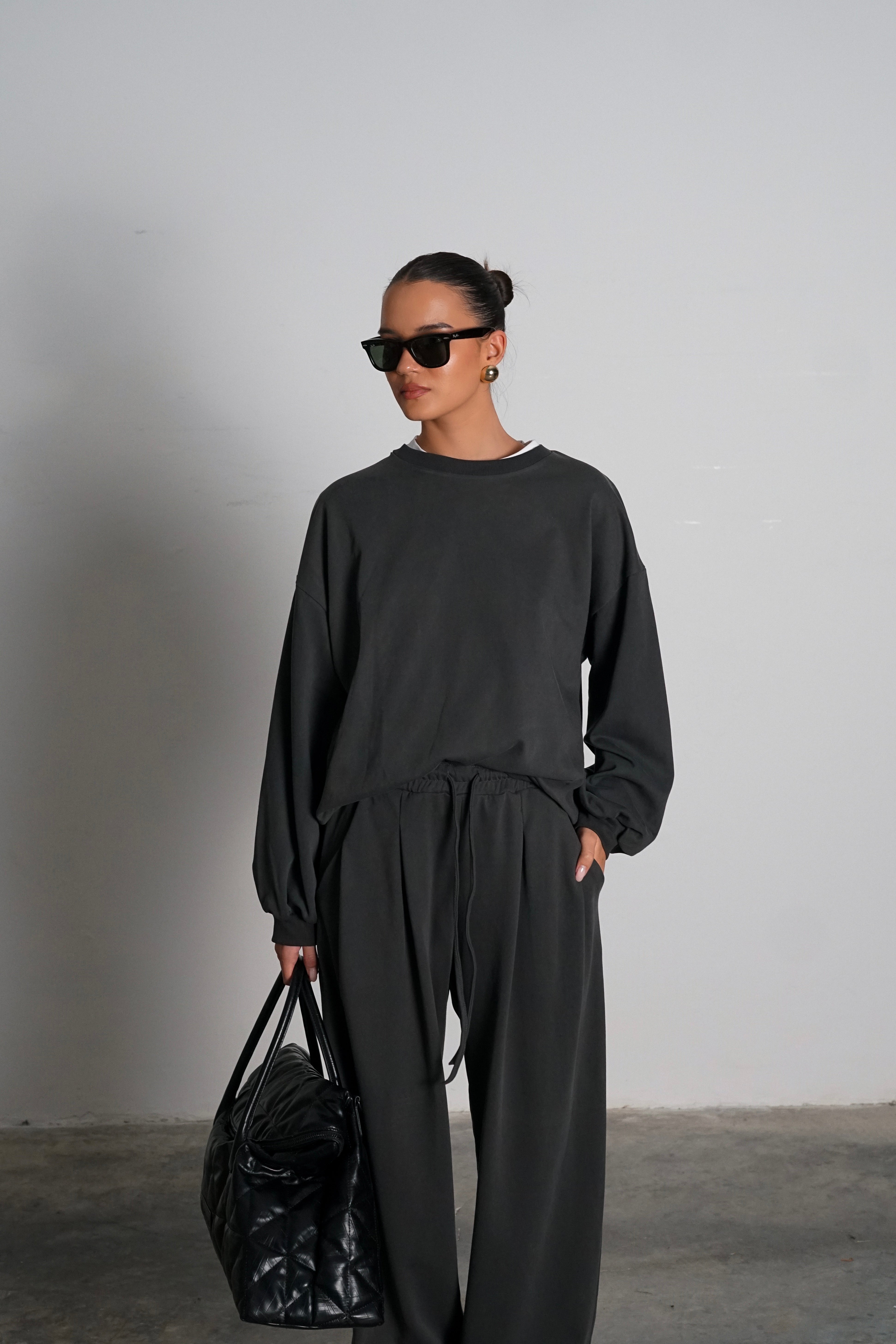 חליפת נייטי-אפור כהה