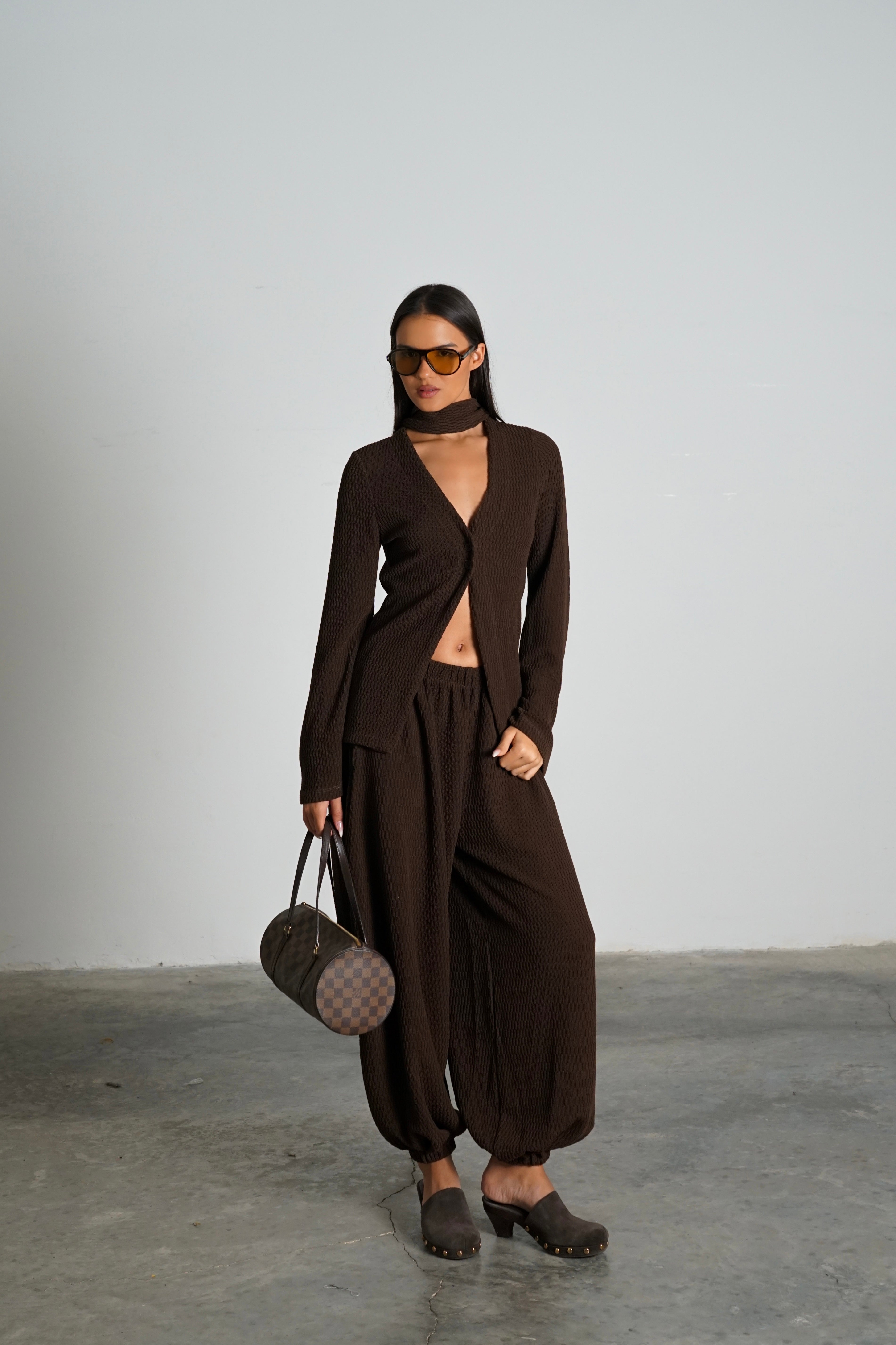 חליפת סאבלט-חום