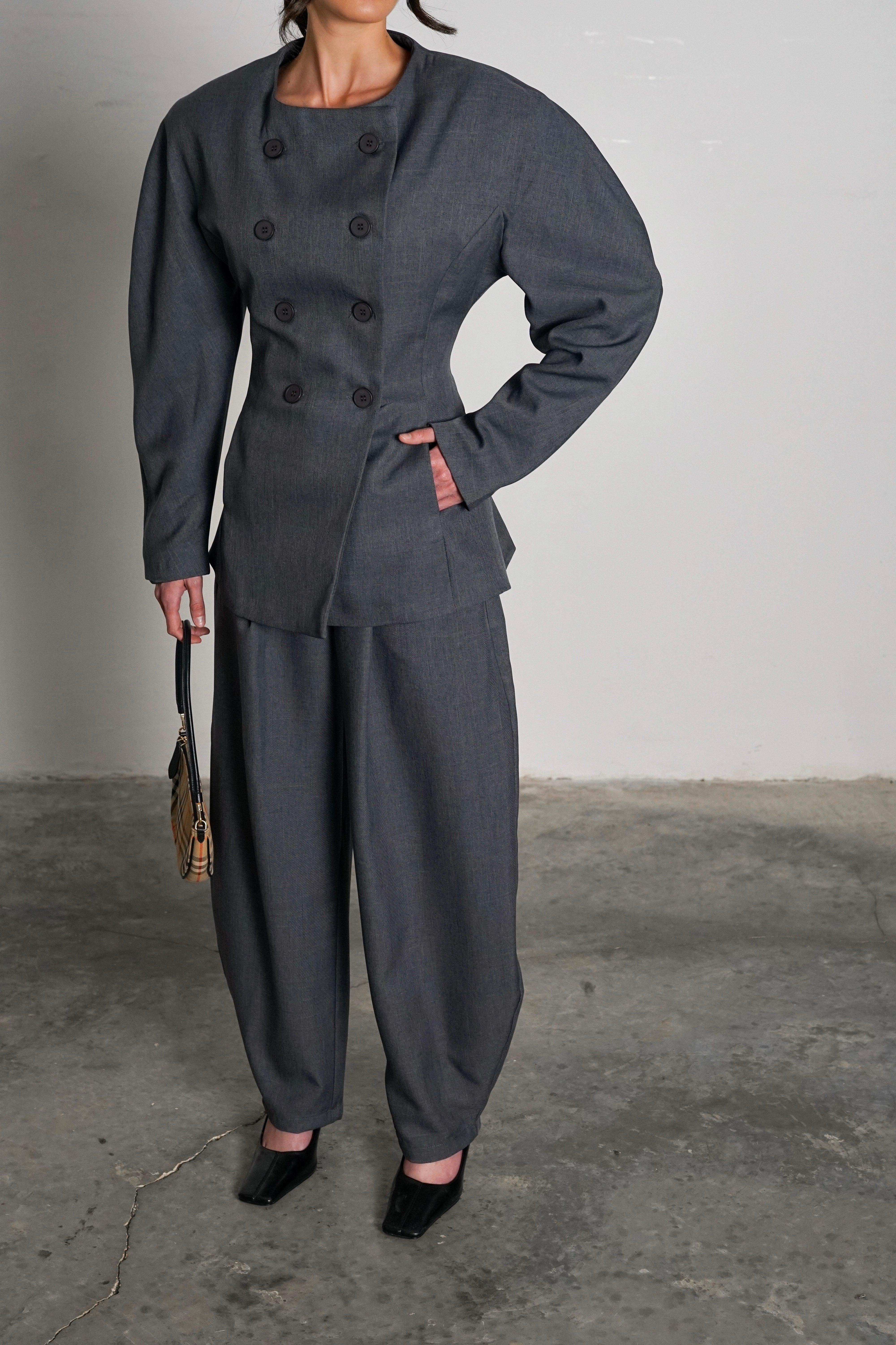 חליפת אופיליה-אפור כהה