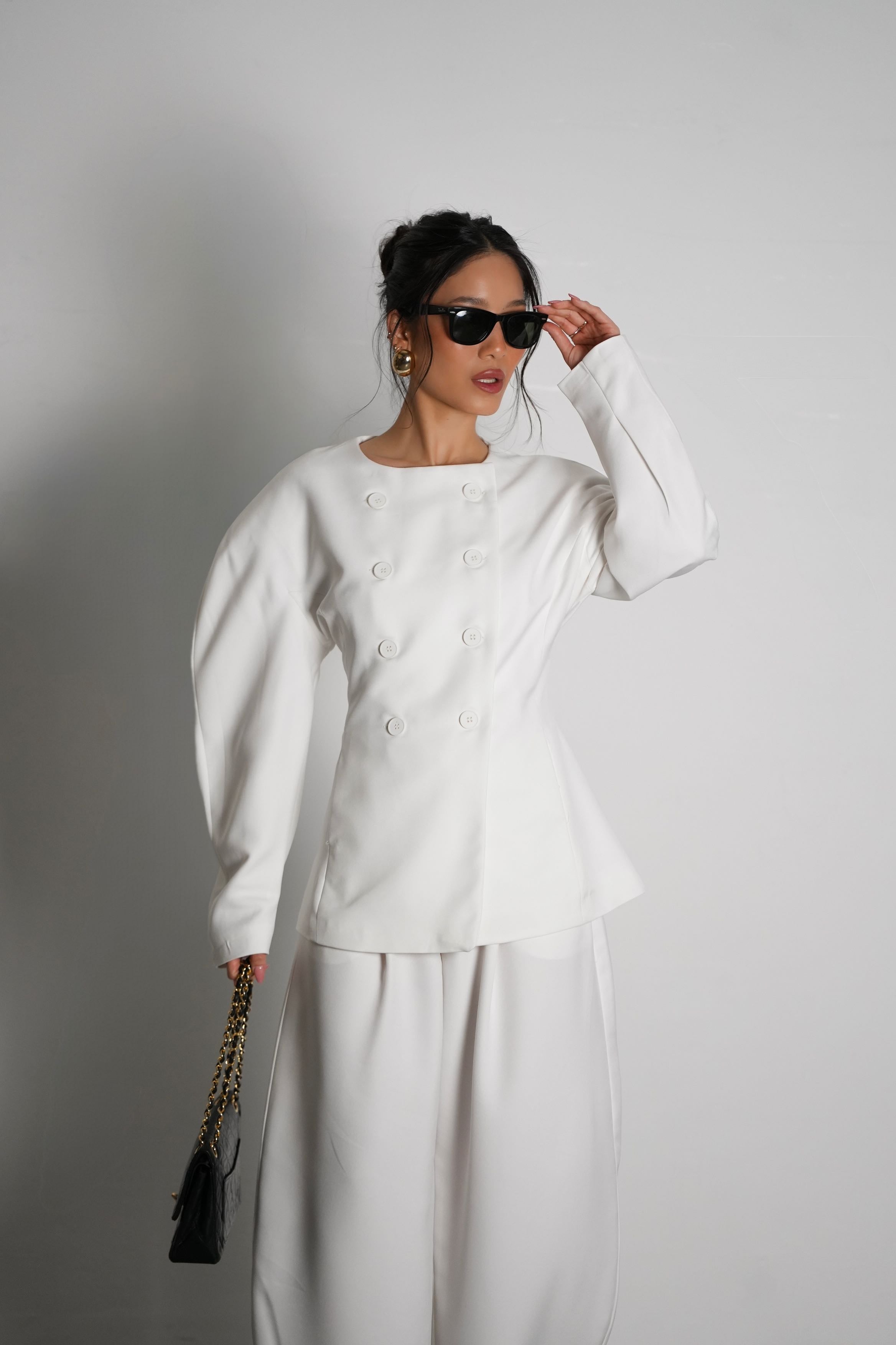 חליפת אופיליה-לבן