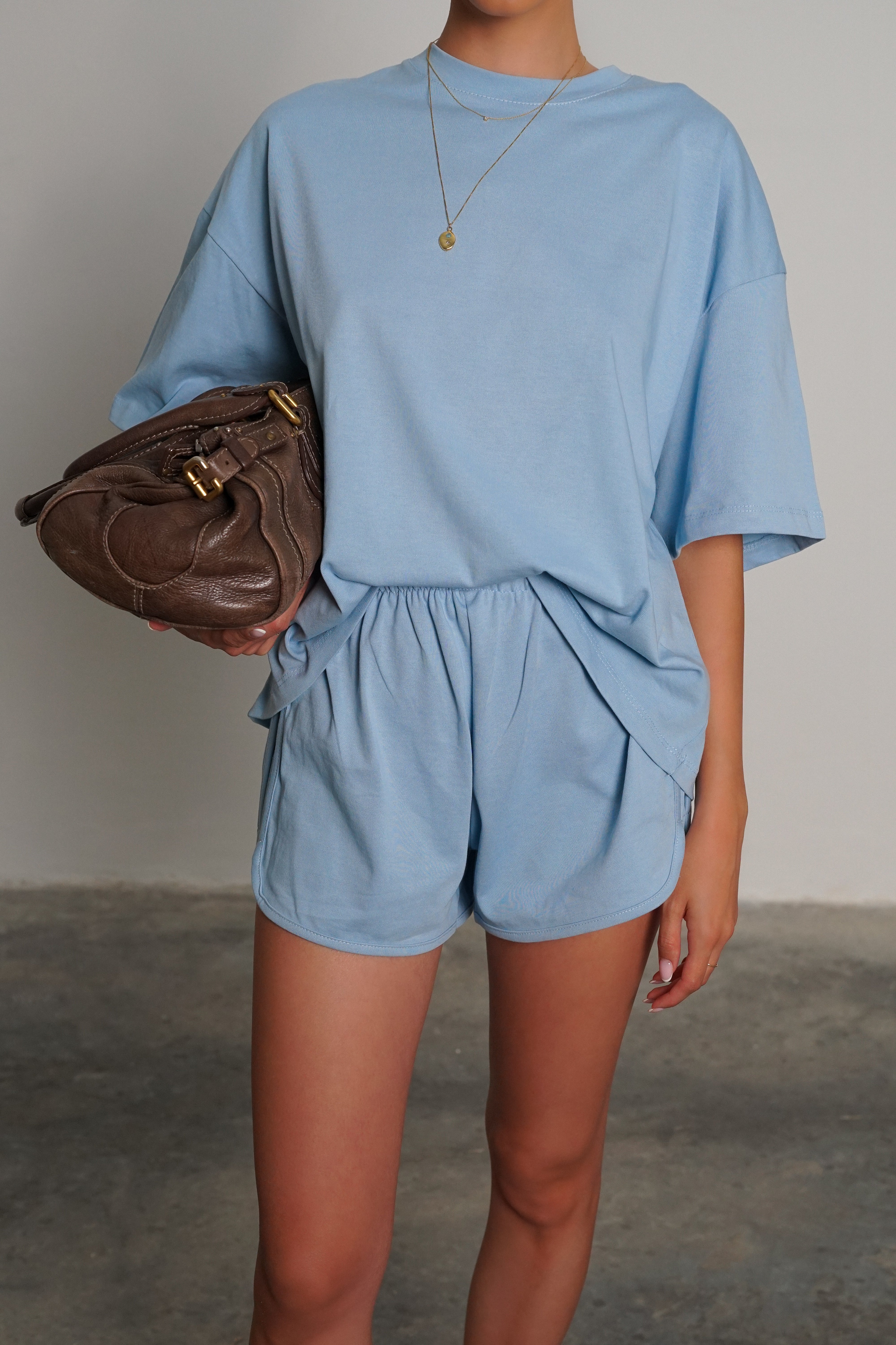 חליפת שריז-תכלת