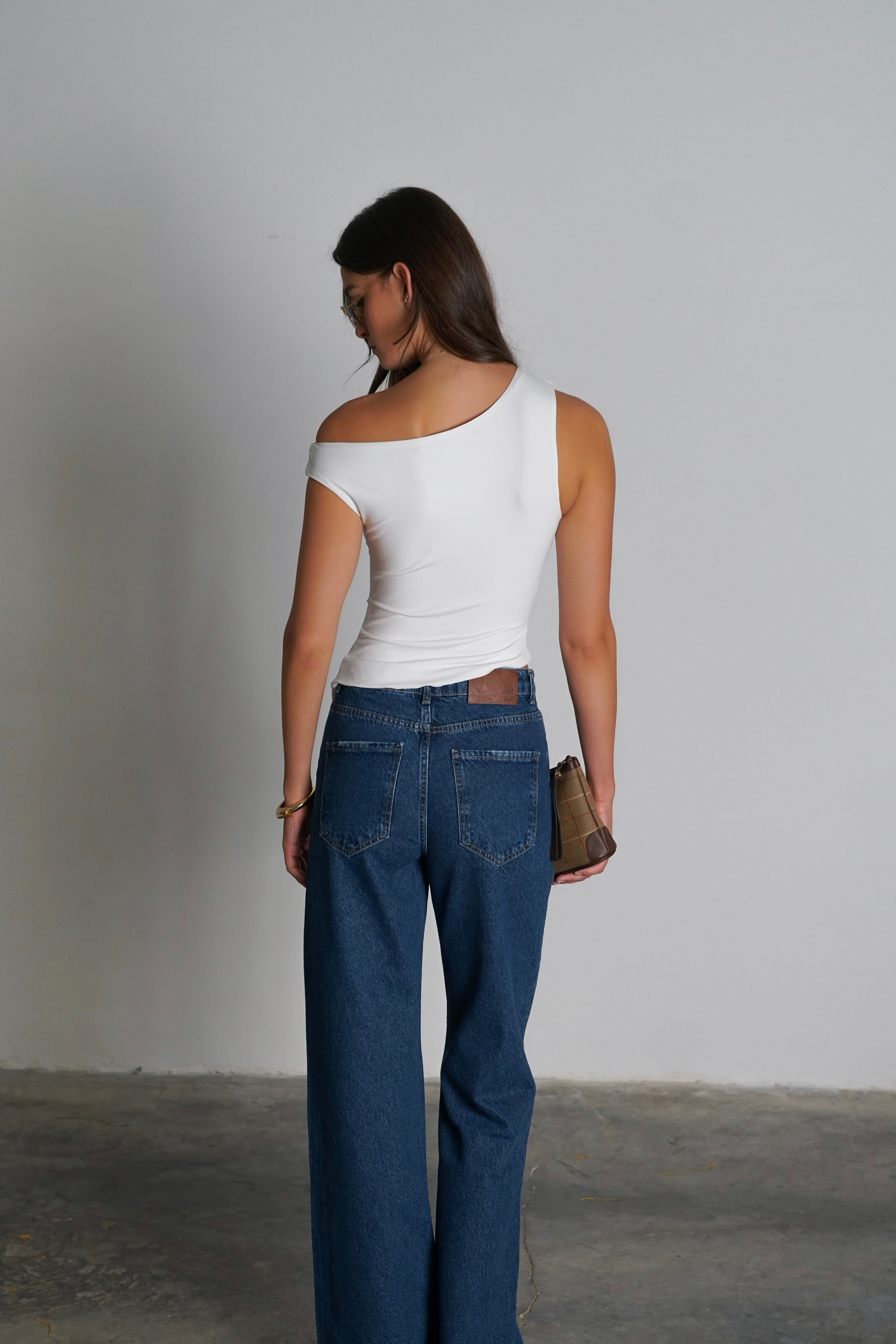 גופיית אמבר-לבן