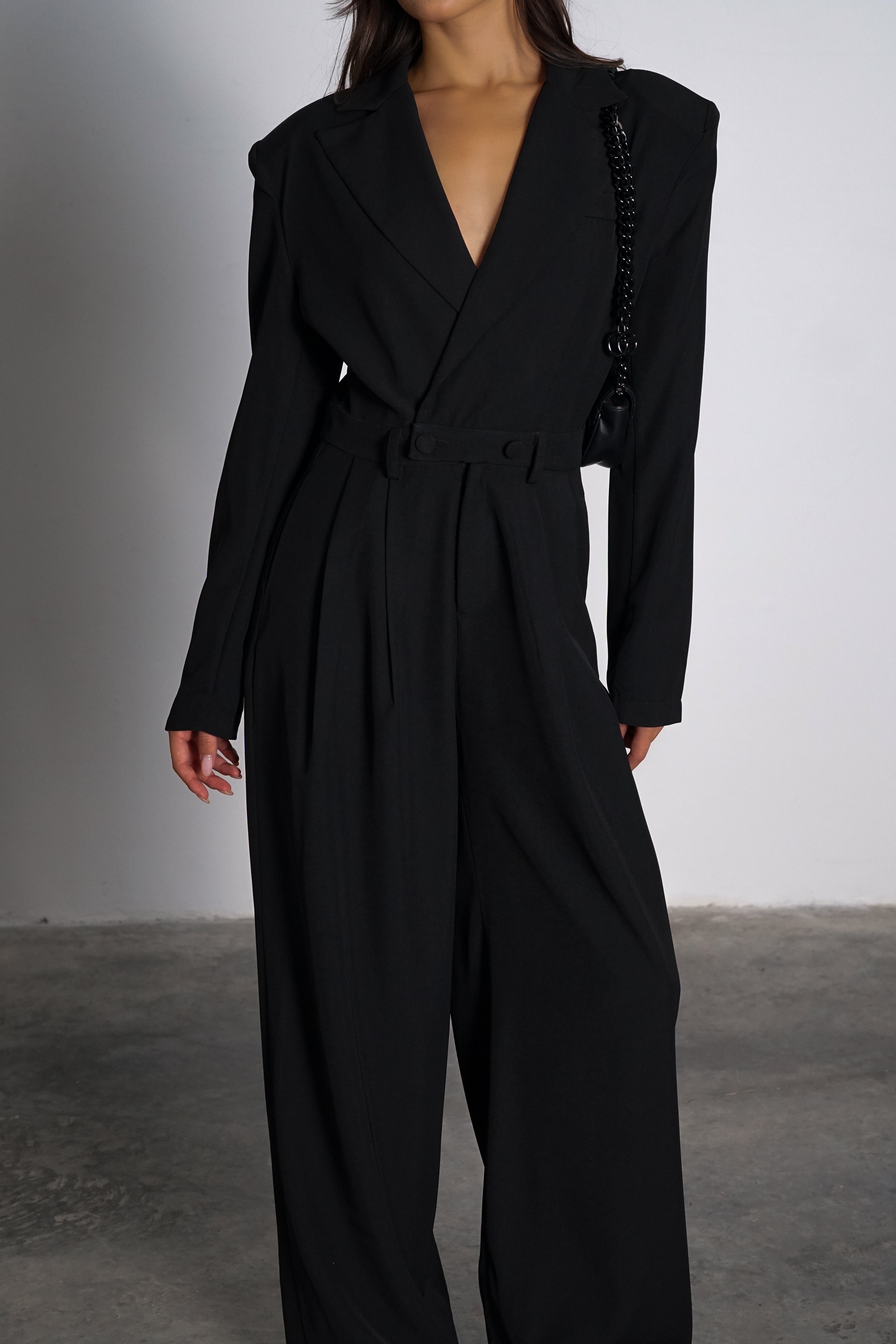 אוברול מונה