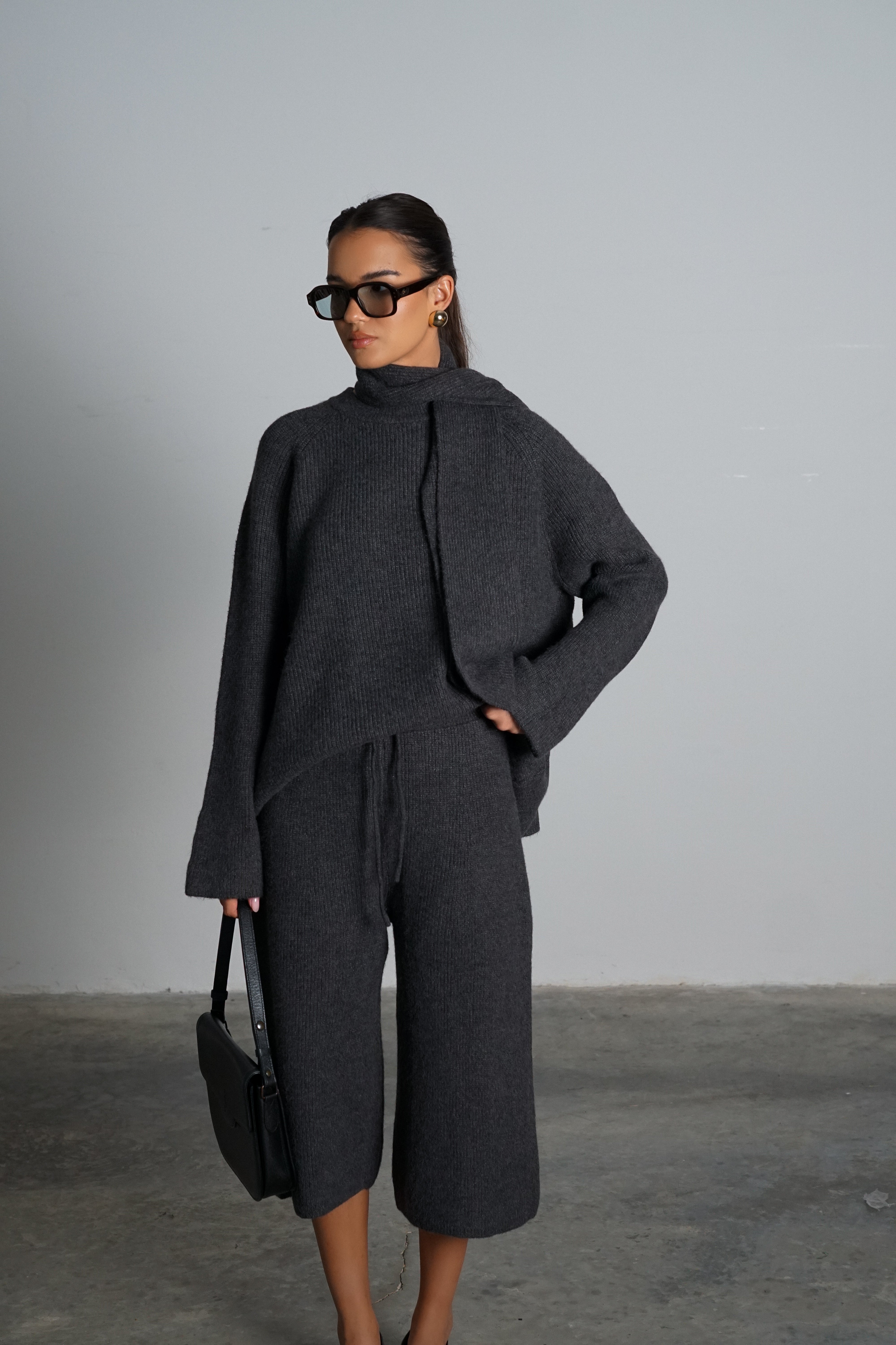 חליפת אדוריה-אפור כהה