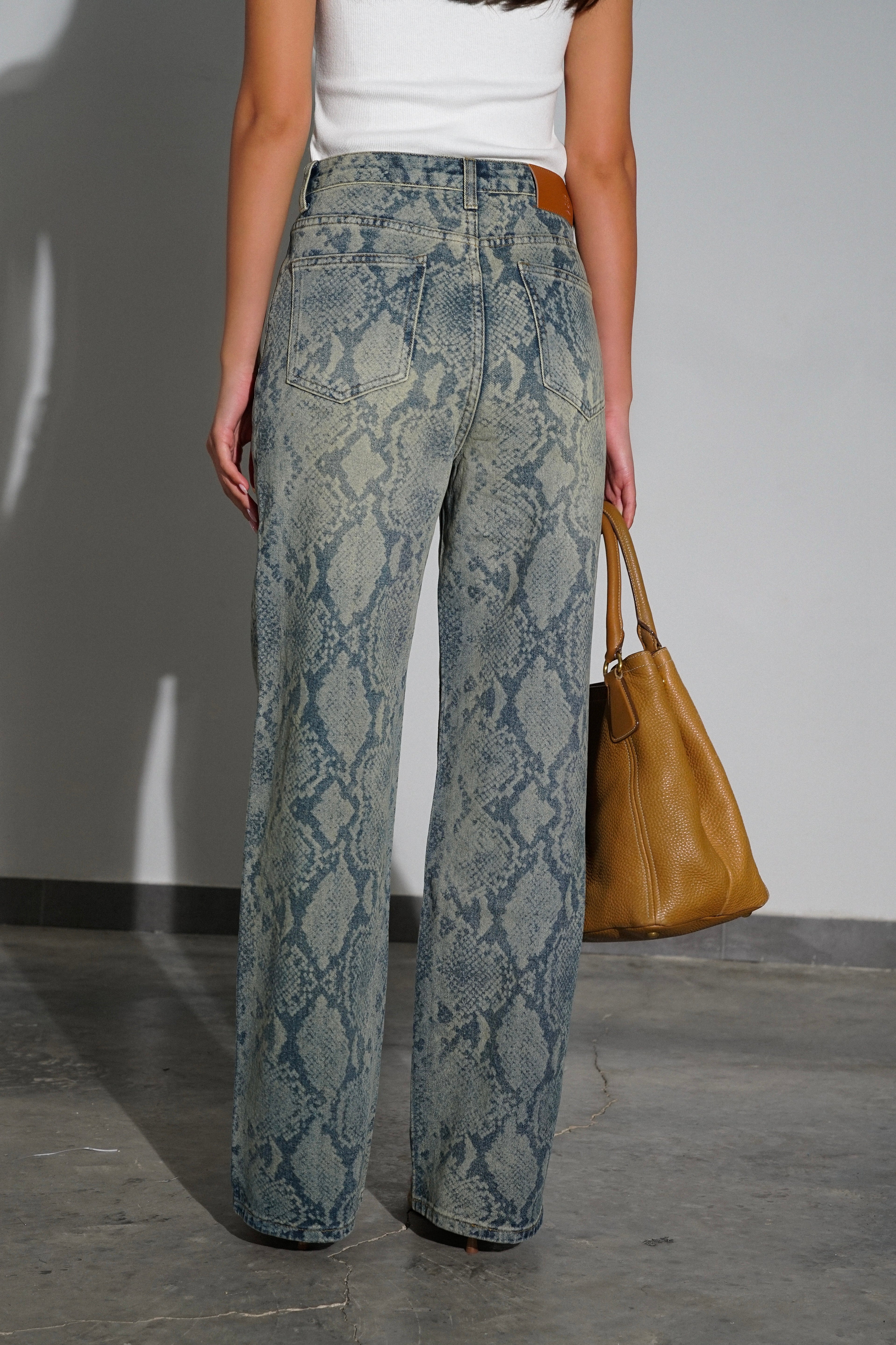 ג'ינס סנייק