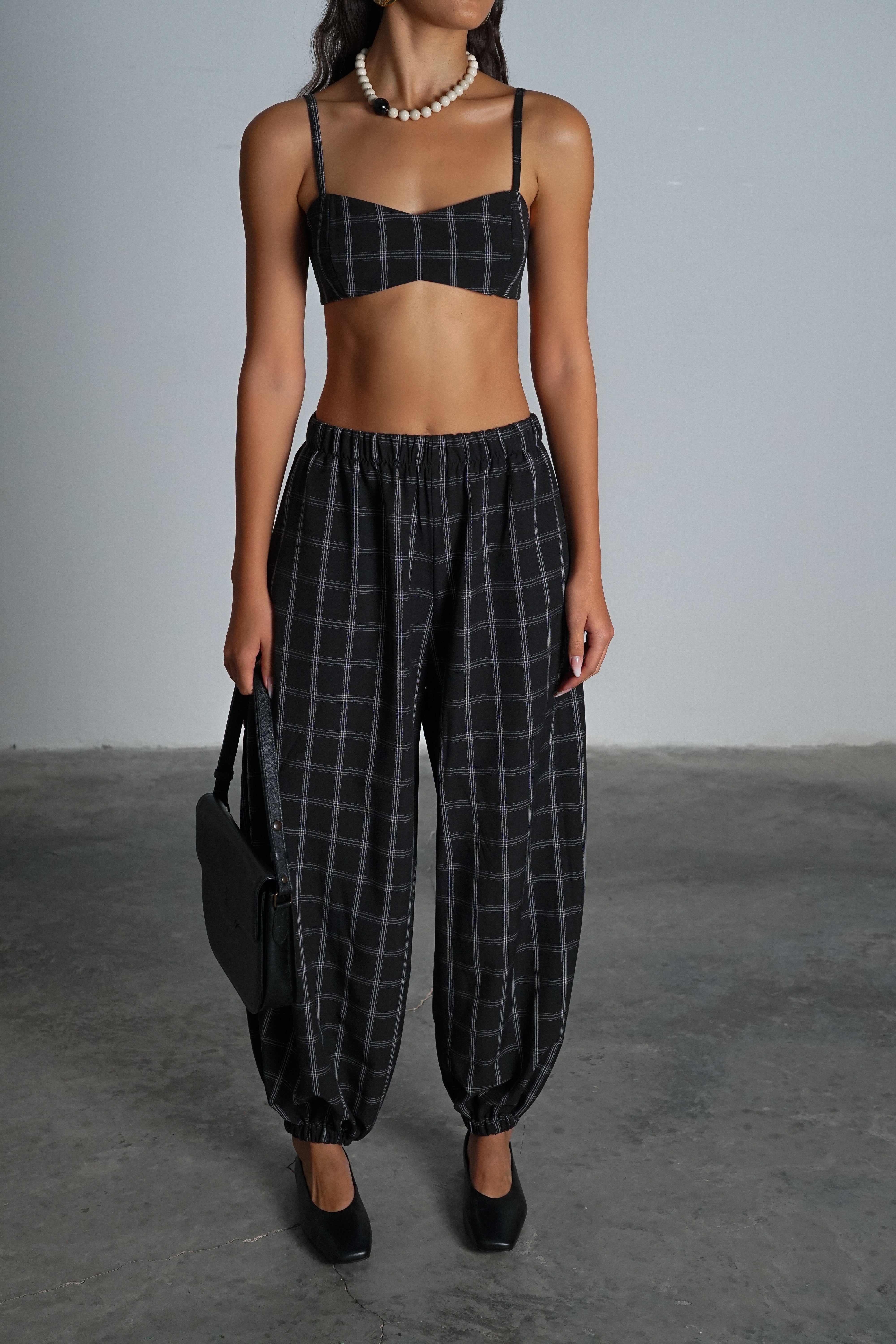 חליפת ניקה-שחור