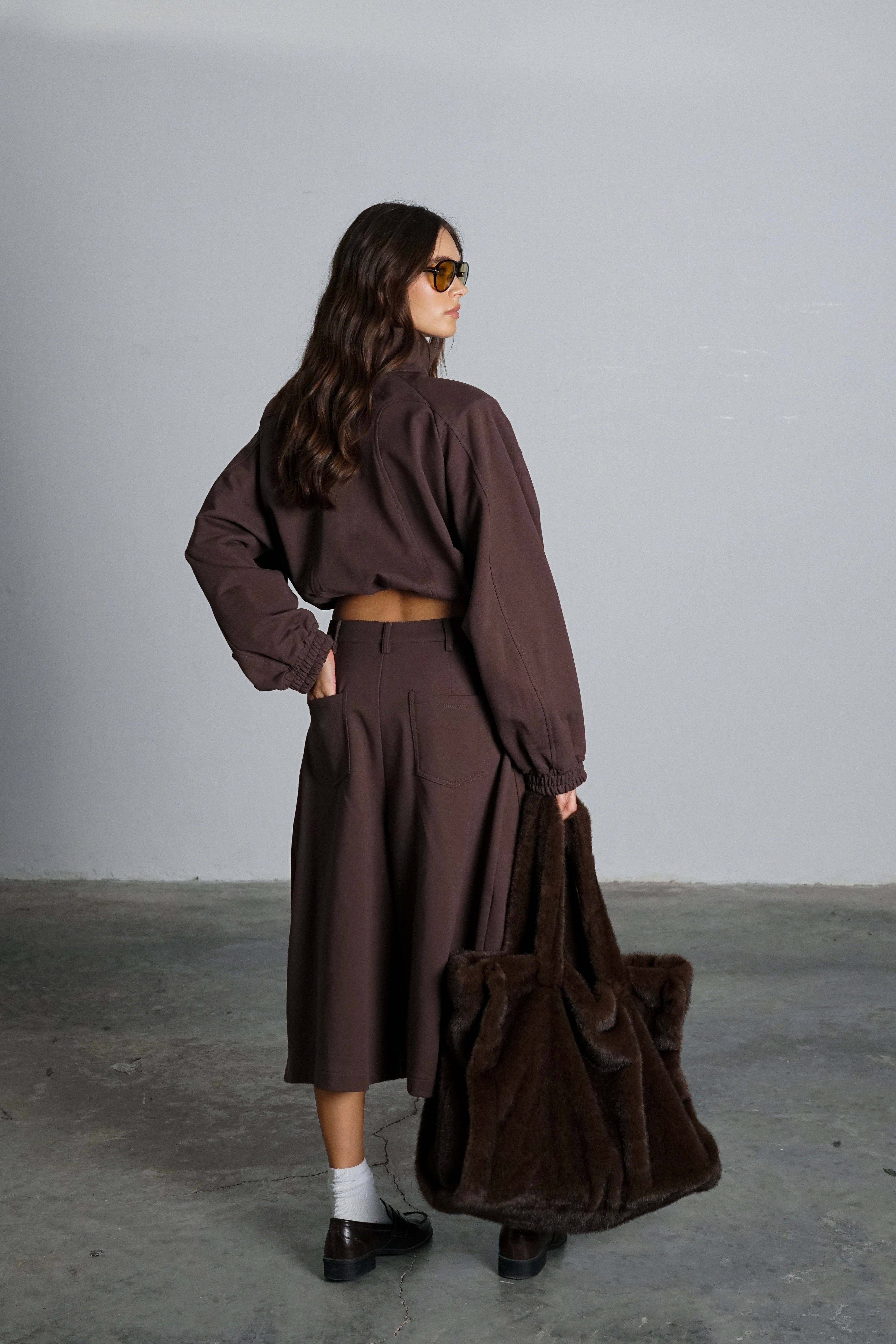 חליפת אדאמס-חום