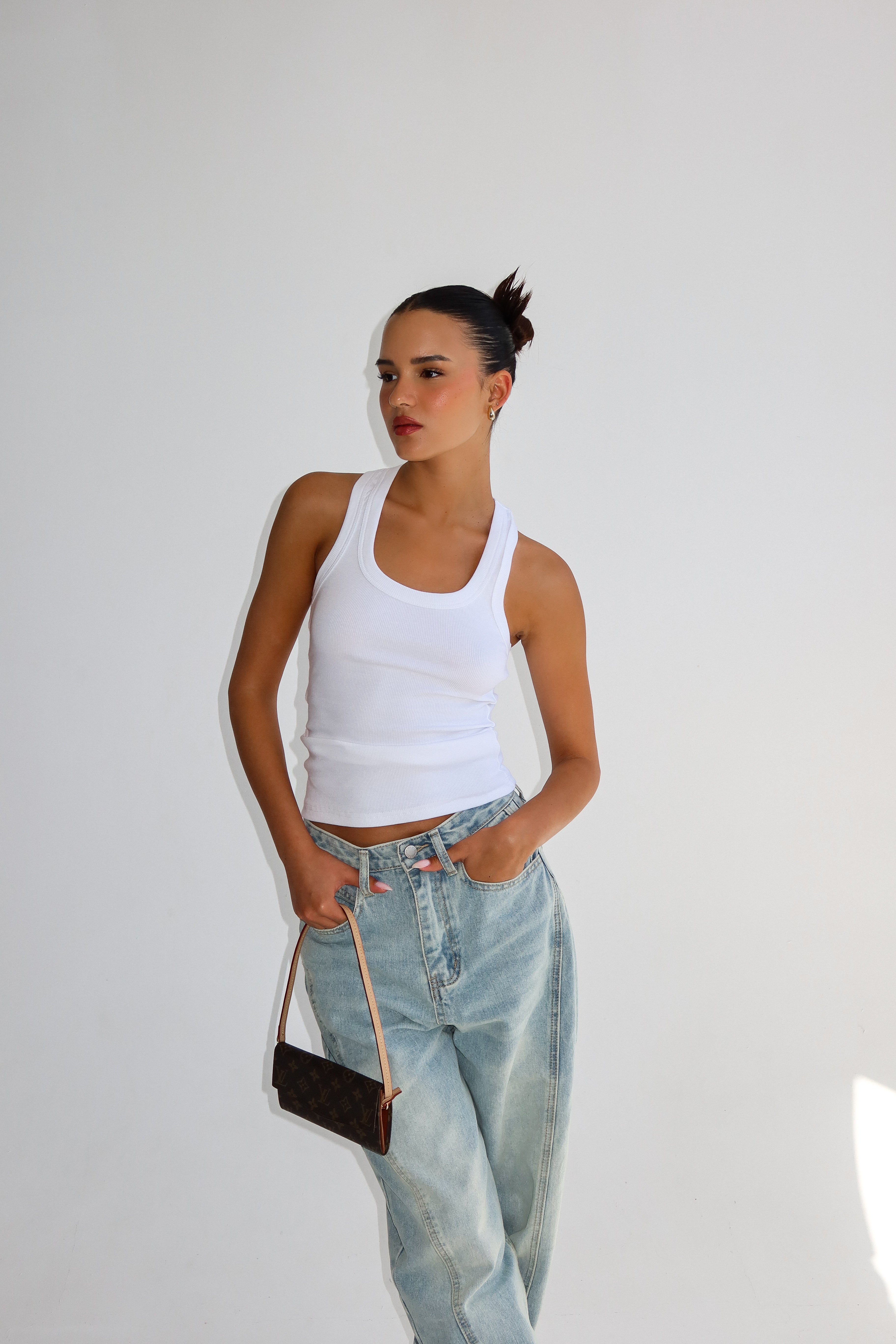 גופיית ג׳ולין-לבן