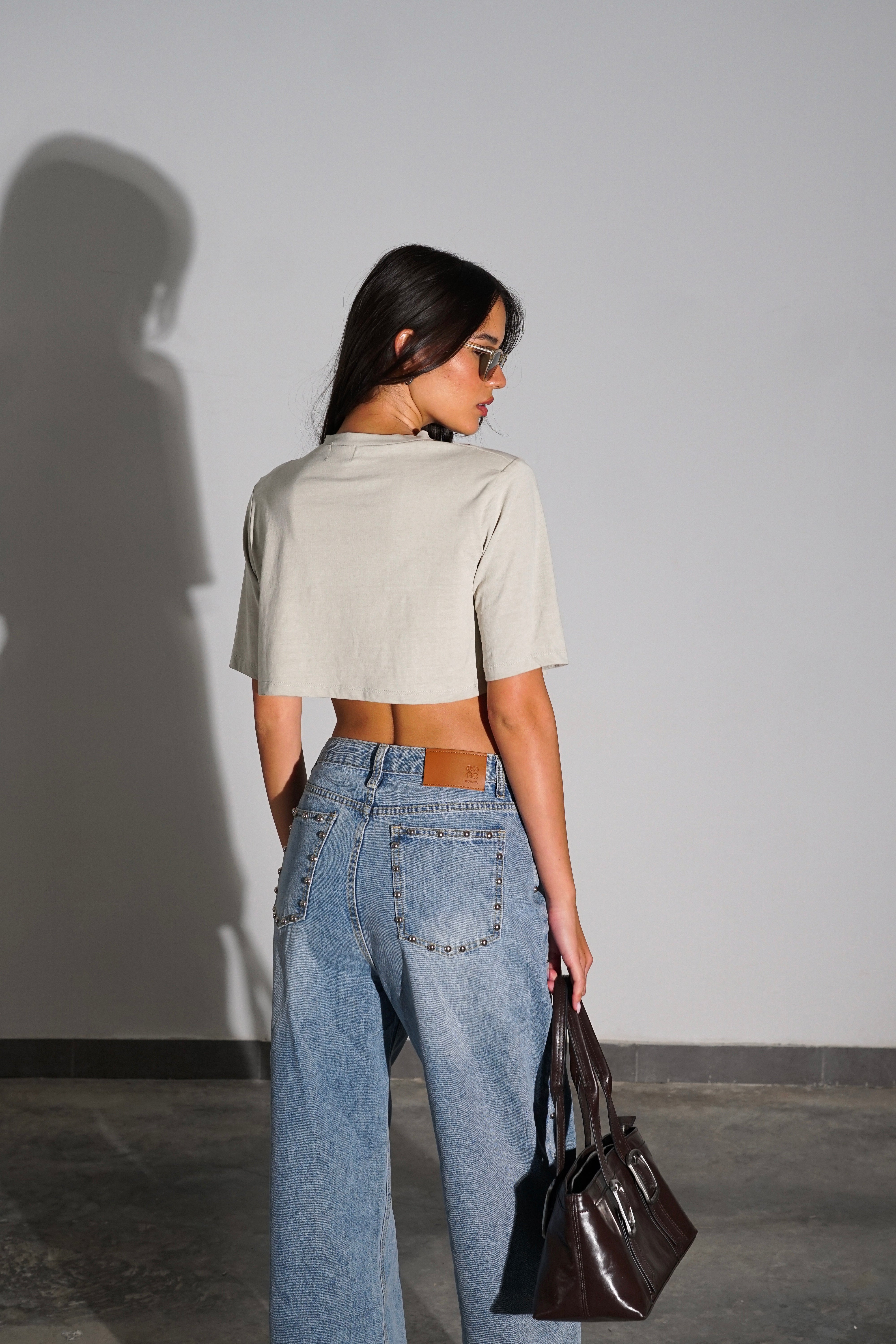 חולצת בייסיק קרופ-אבן