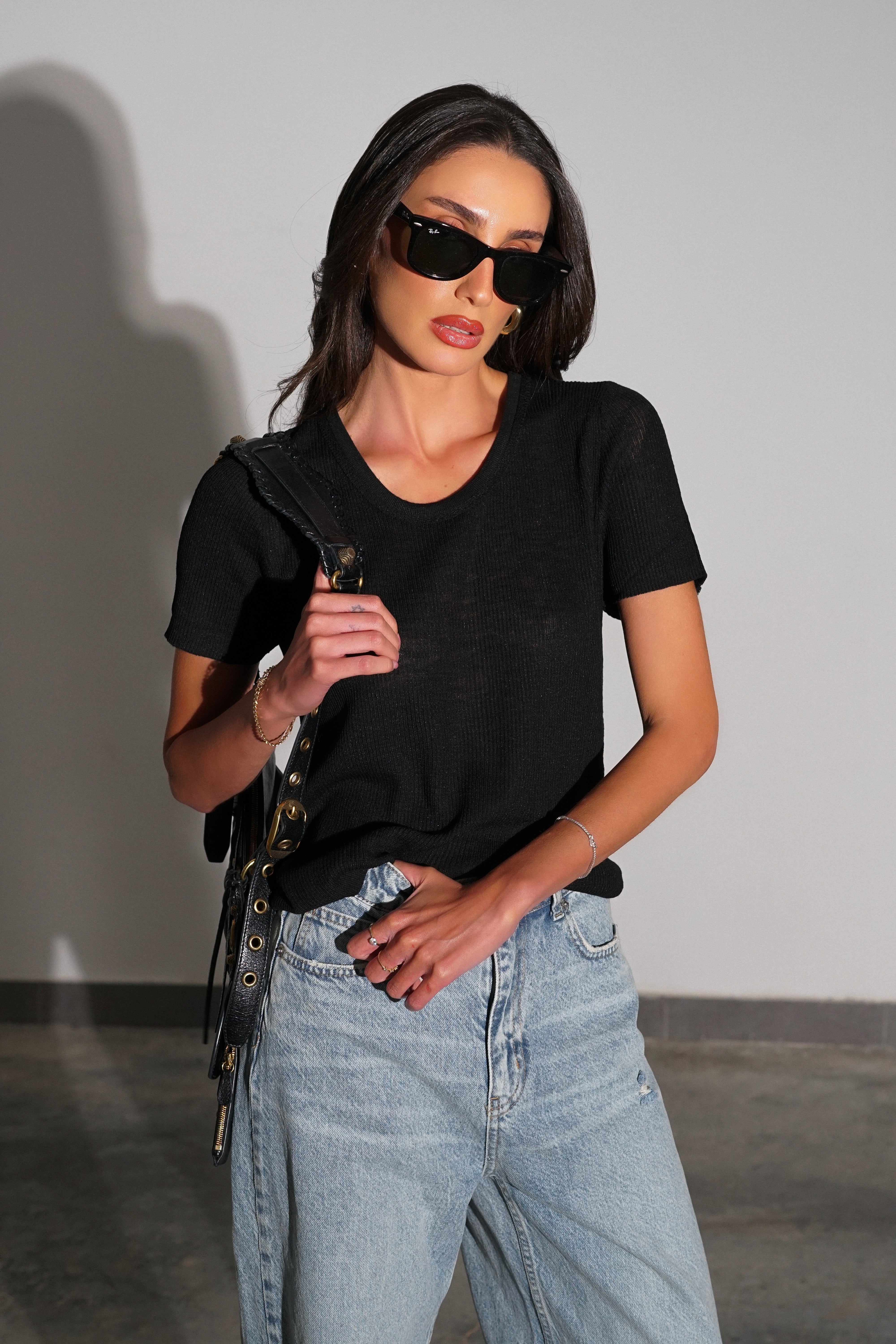 חולצת קירי-שחור