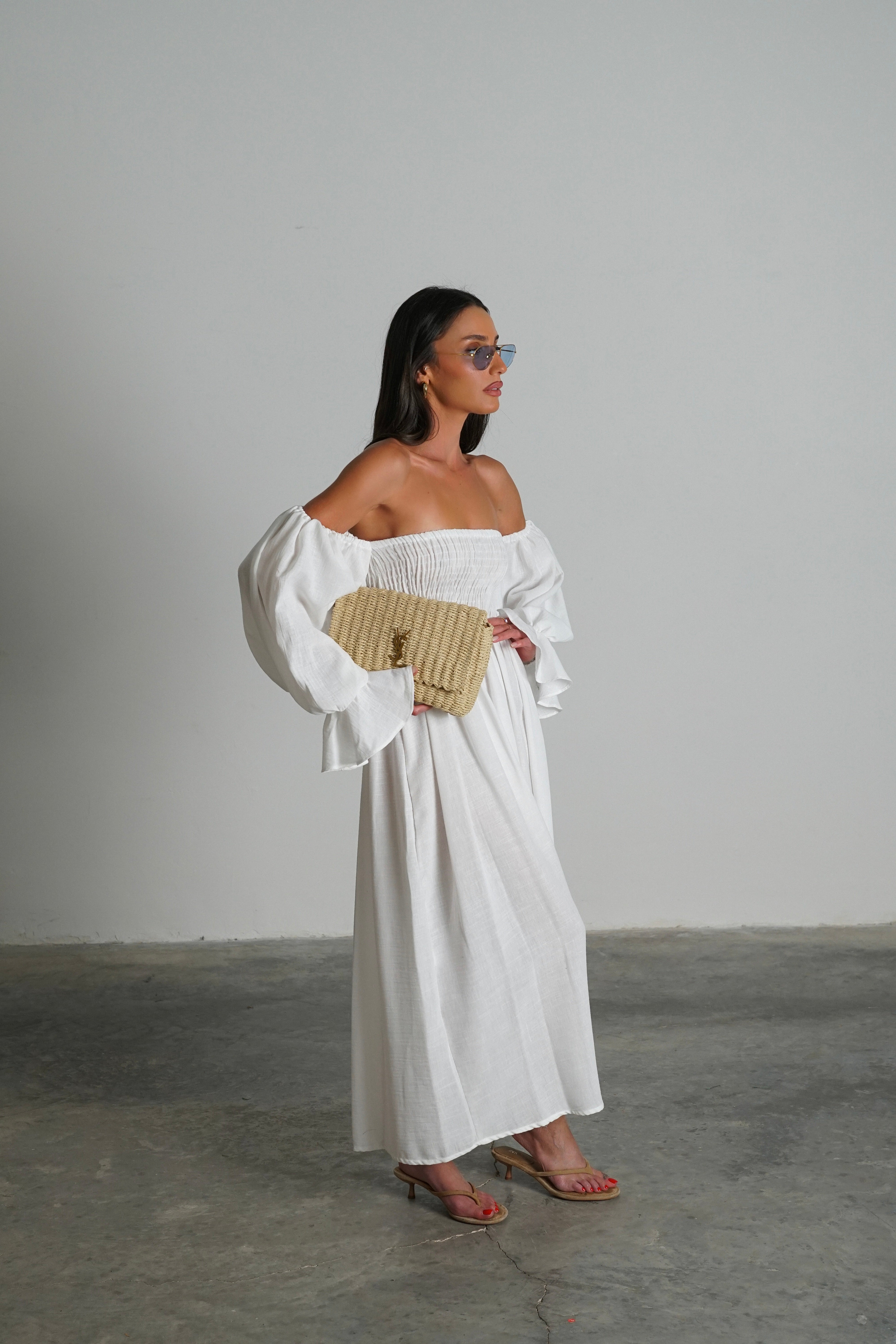 שמלת ליריקה-לבן