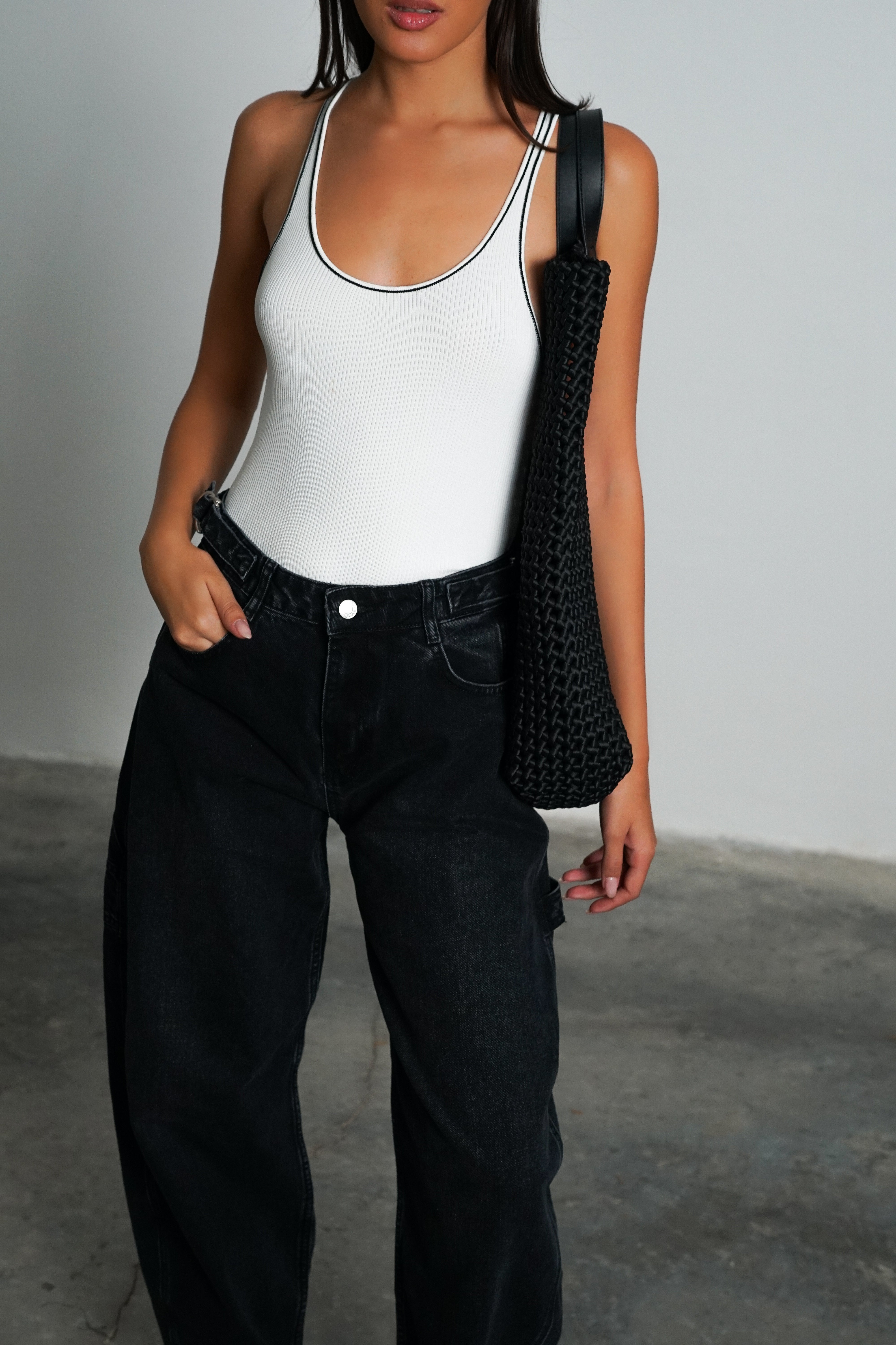 גופיית לימיט-לבן