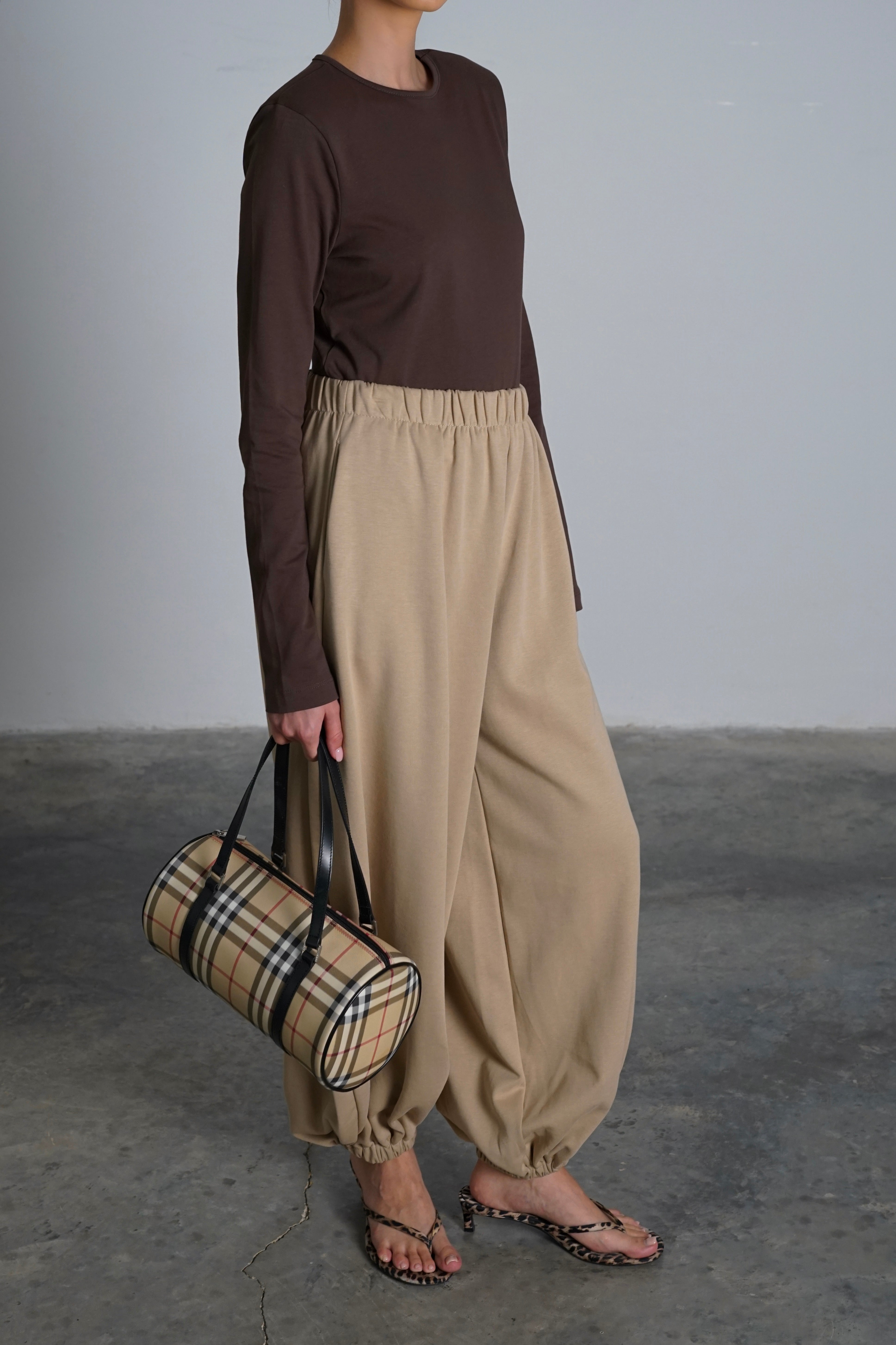 מכנסי טייגי-קאמל