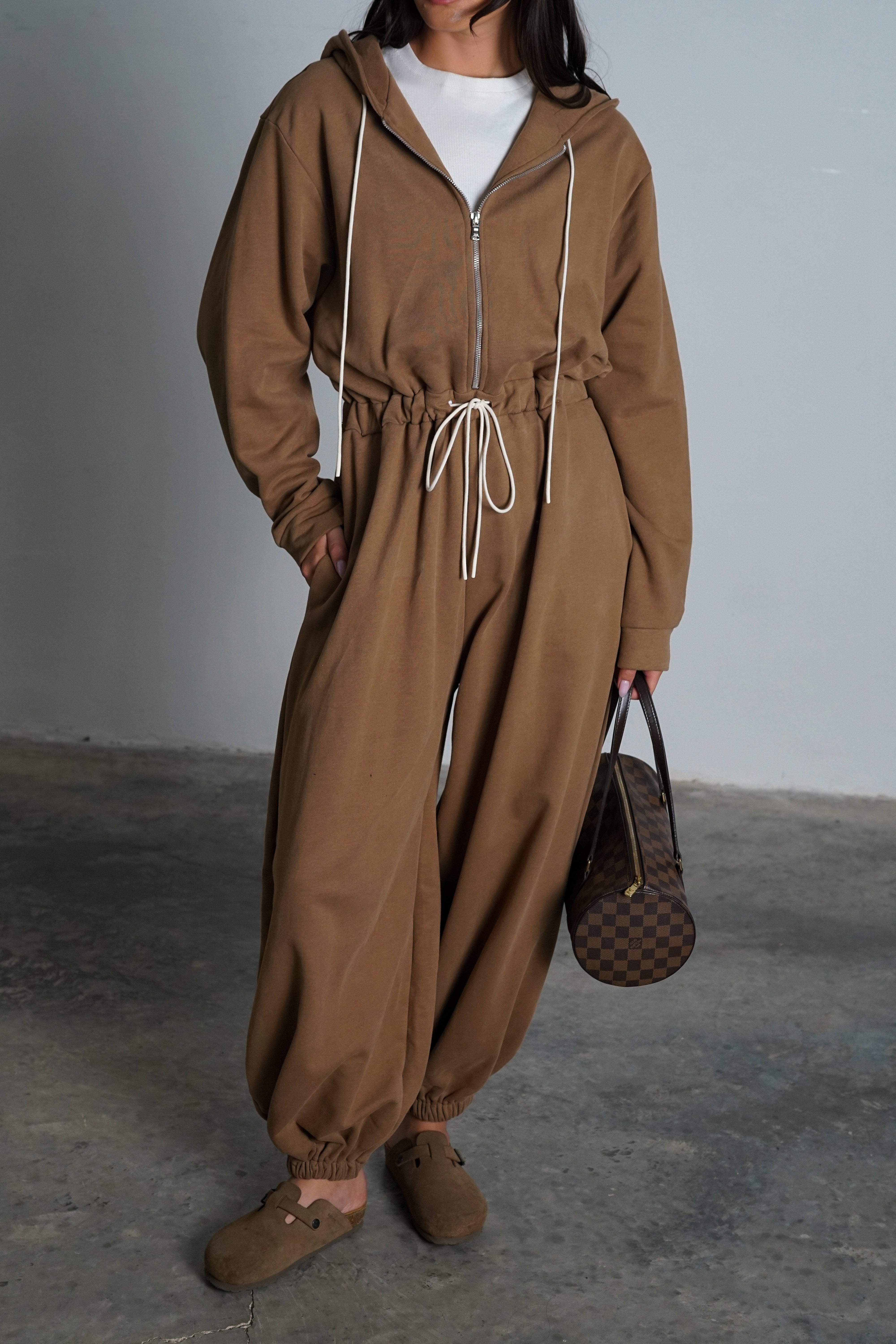 אוברול פטרישה-מוקה