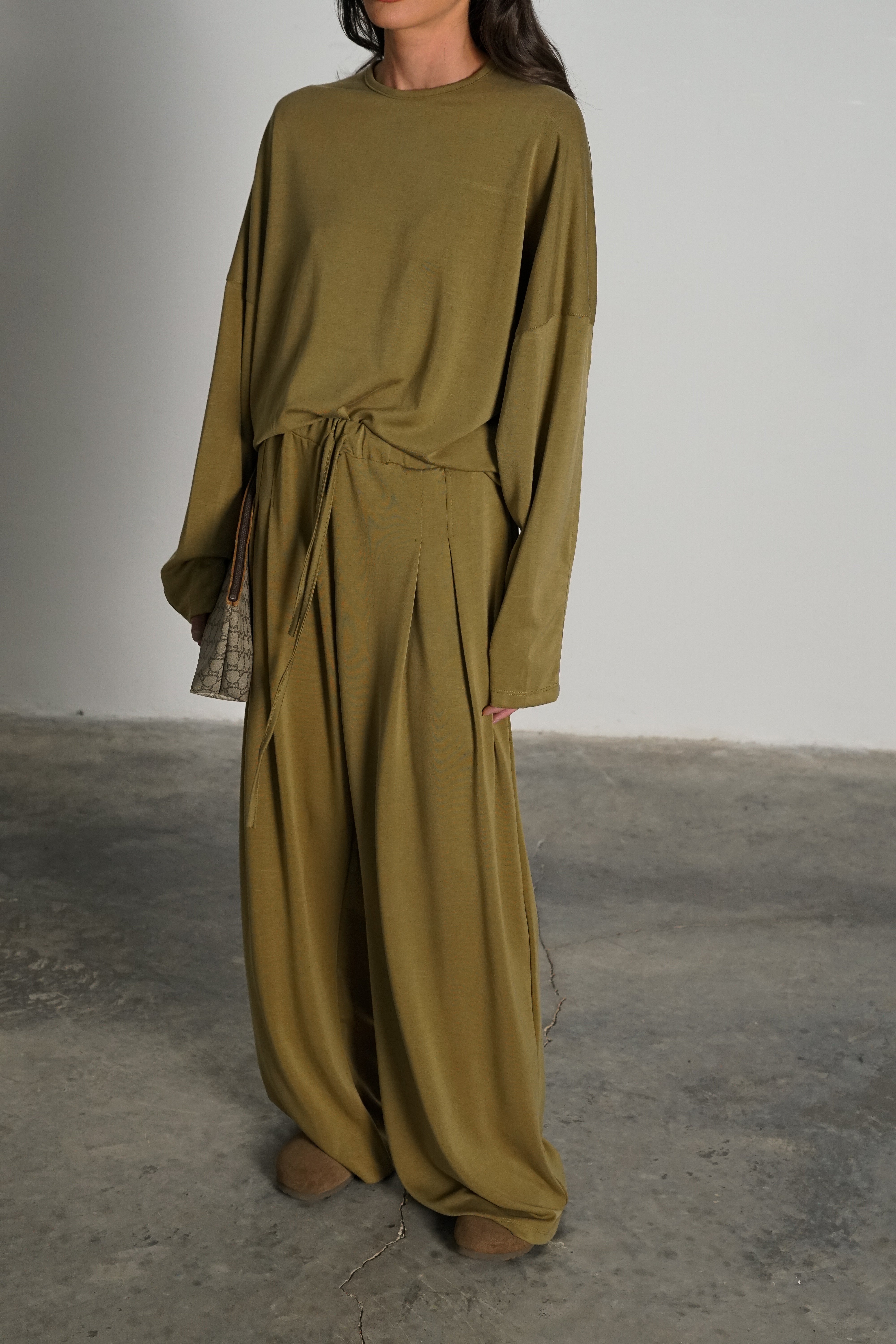 חליפת קולר-ירוק זית