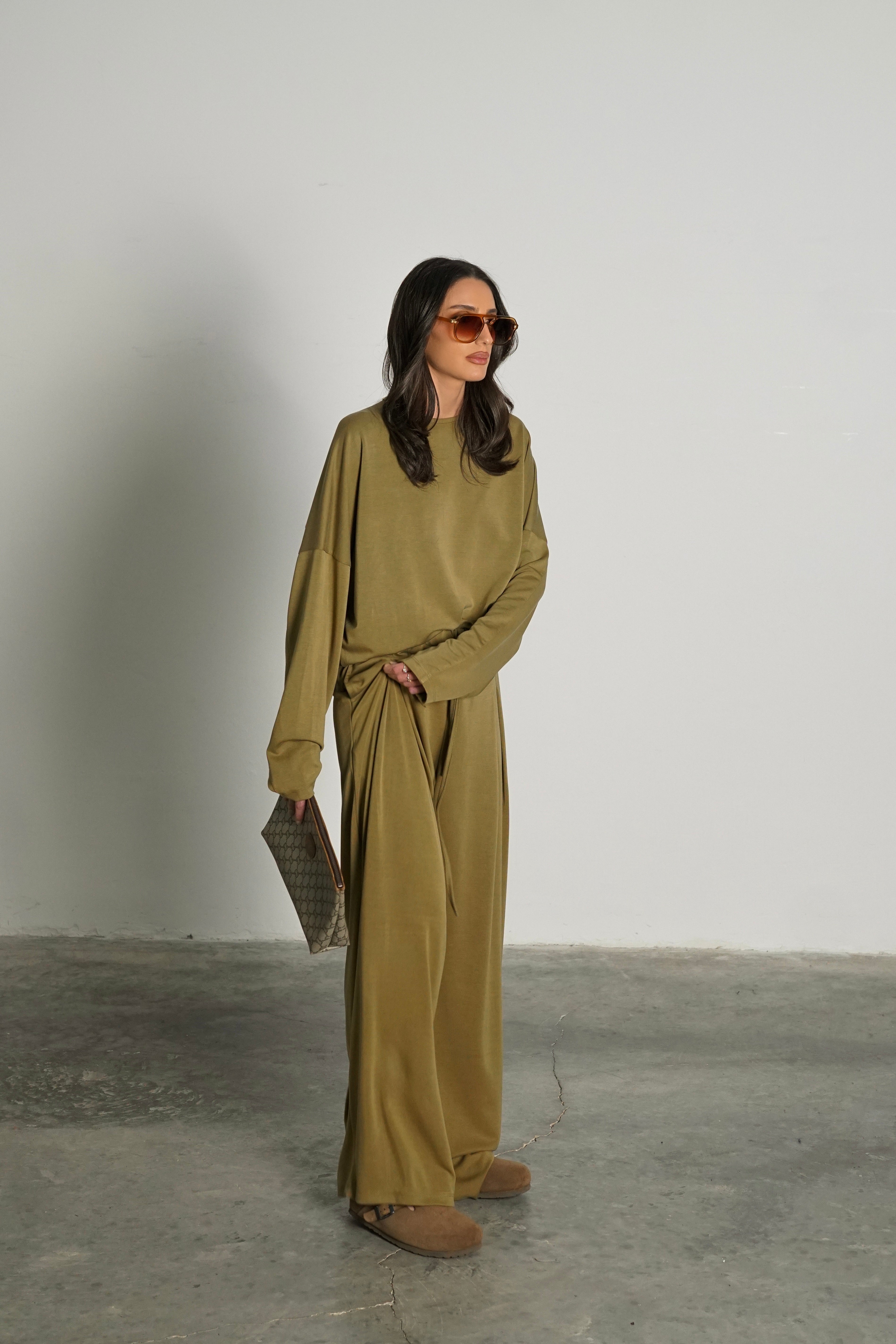 חליפת קולר-ירוק זית